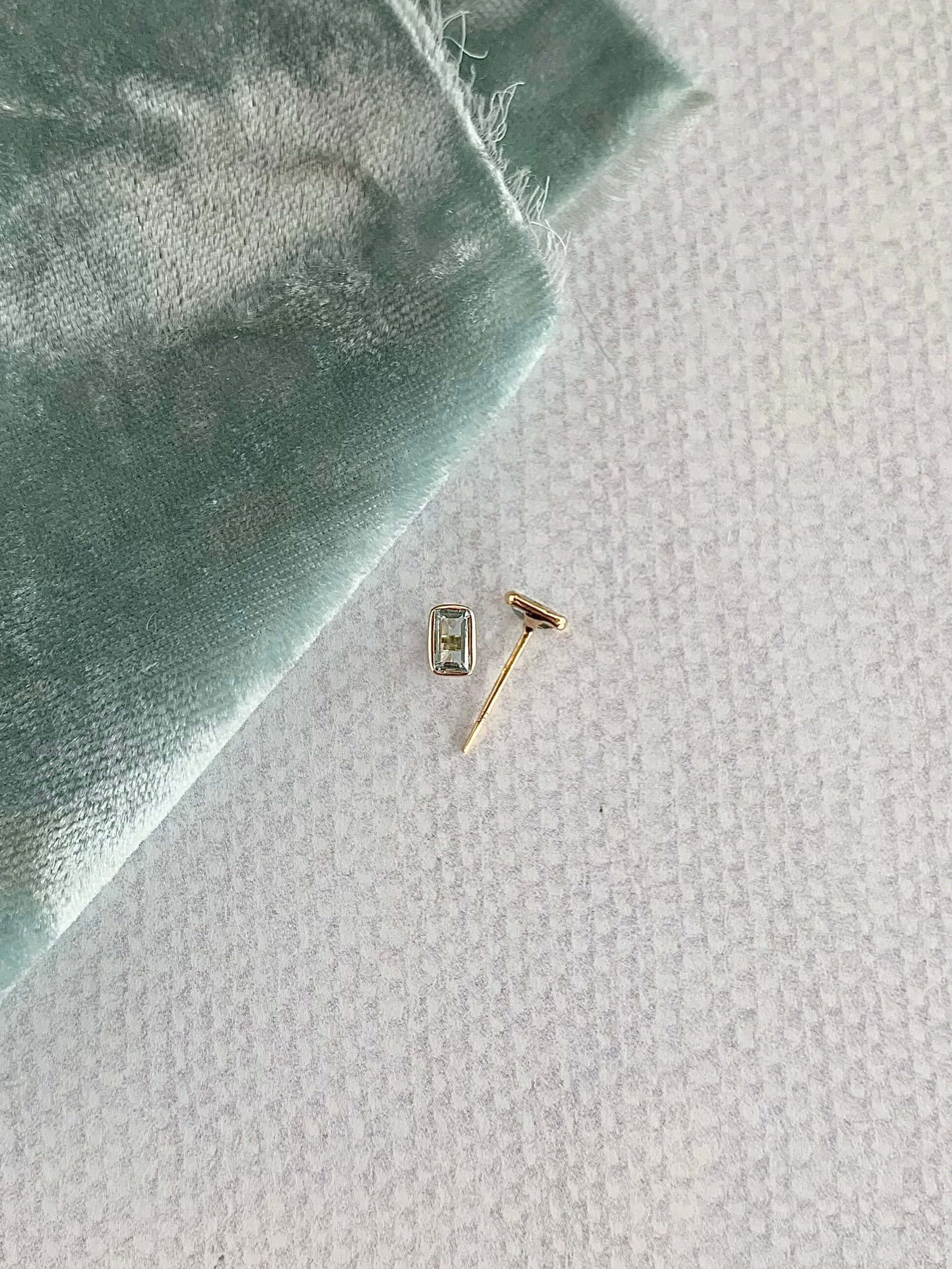 Mellow Aquamarine 14k Yellow Gold Stud Earrings