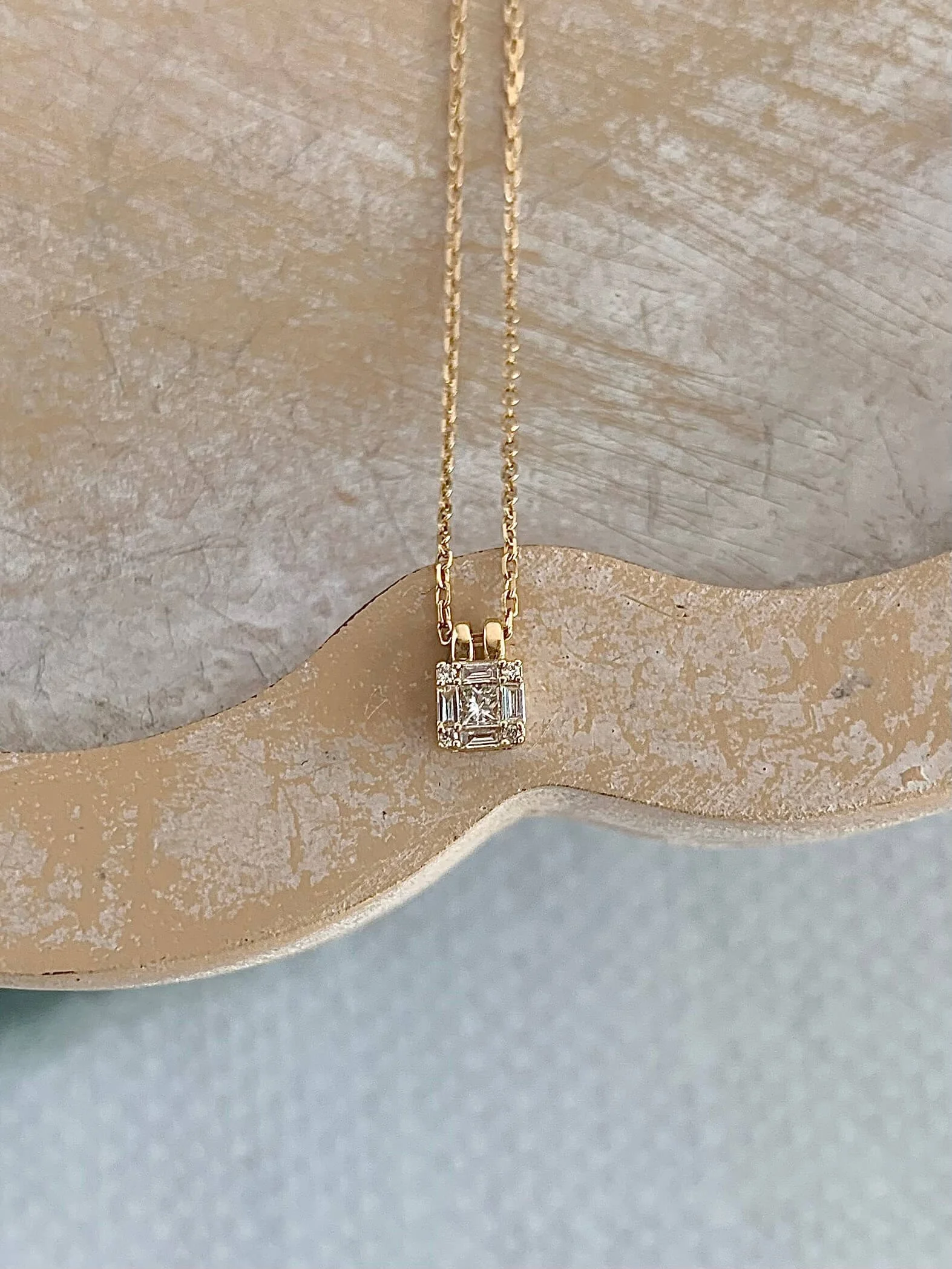 Diamond Cluster 18k Yellow Gold Necklace