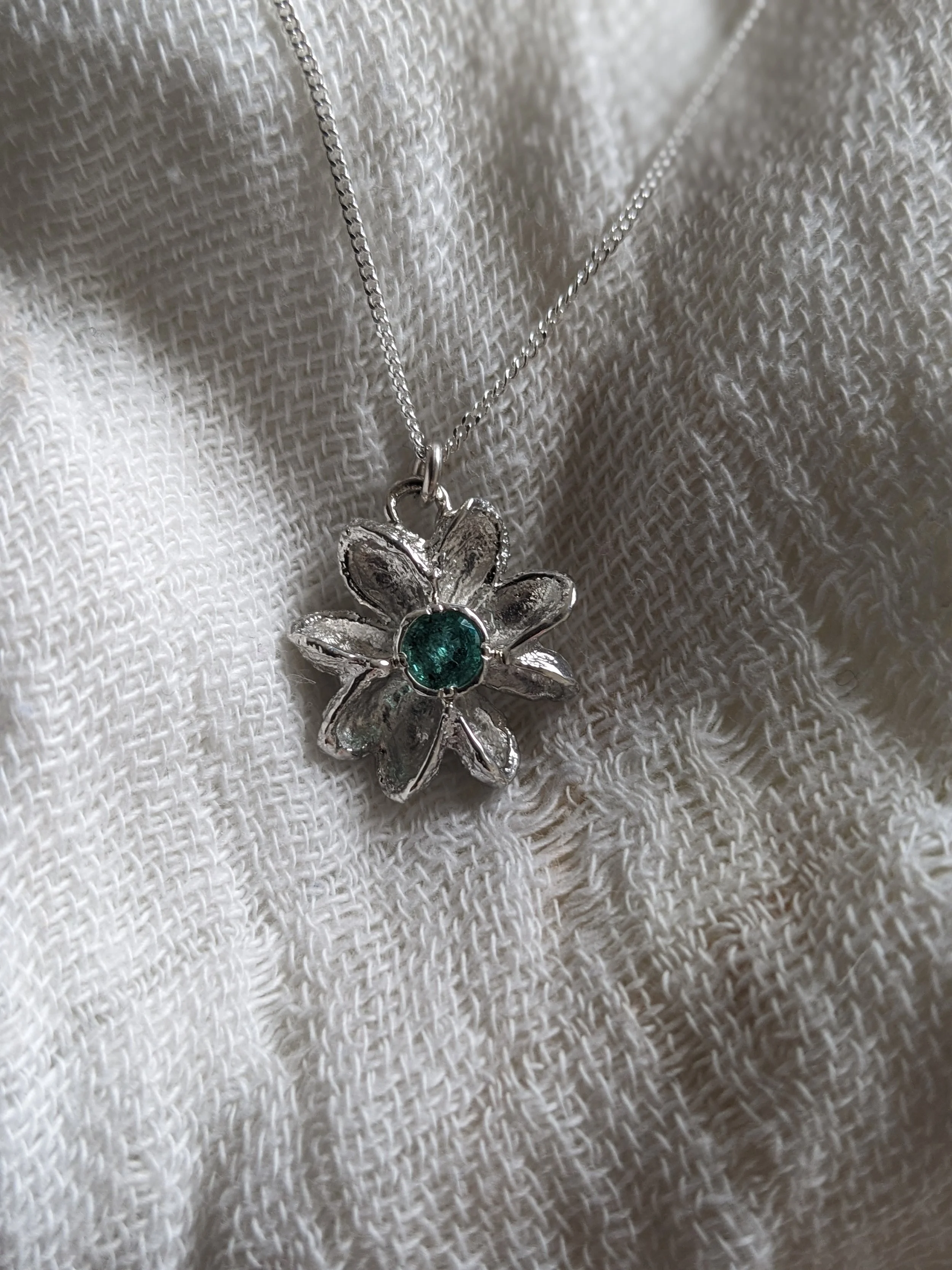Collier Fusain d'Emeraude
