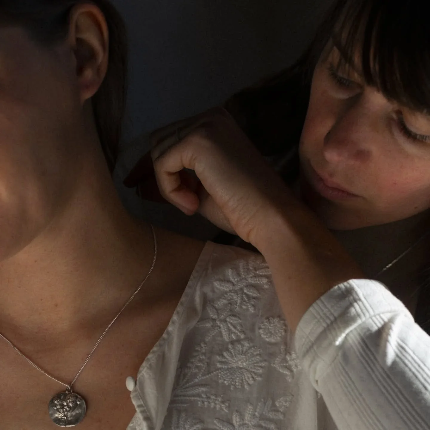 Un petit mot pour vous donner des nouvelles de l'atelier, qui prend d'autres dimensions, d'autres perspectives, avec la recherche d'&ecirc;tre au plus pr&egrave;s de vous, de vos envies. 

Prendre le temps de vous accueillir, prendre le temps de vous