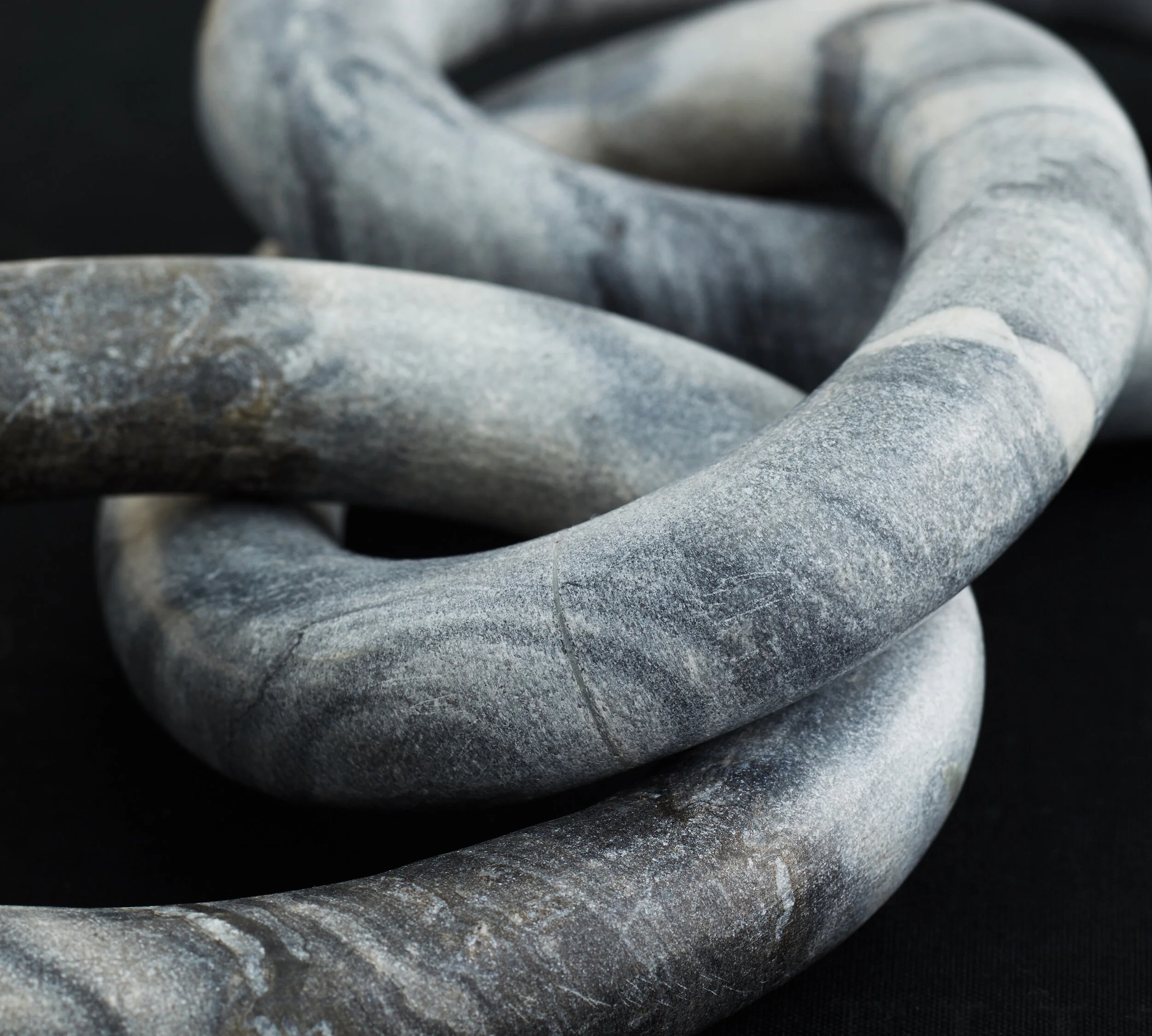 PBM-Decorative-Marble-Links-Black-One-Size-PIP-Detail-Web.jpg