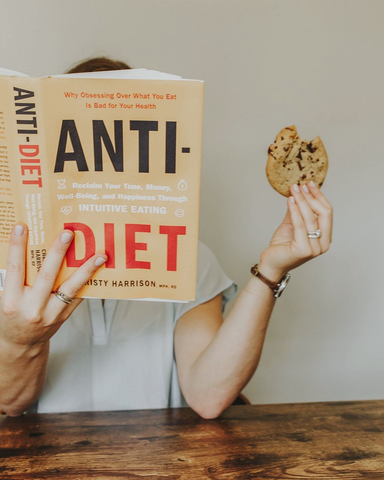 MONDAY MOOD 🍪 

It&rsquo;s like a middle finger to diet culture but more professional and way tastier 😋 

Finally working my way through @chr1styharrison&rsquo;s book Anti-Diet and loving every bit of it. Christy was my introduction to the non diet