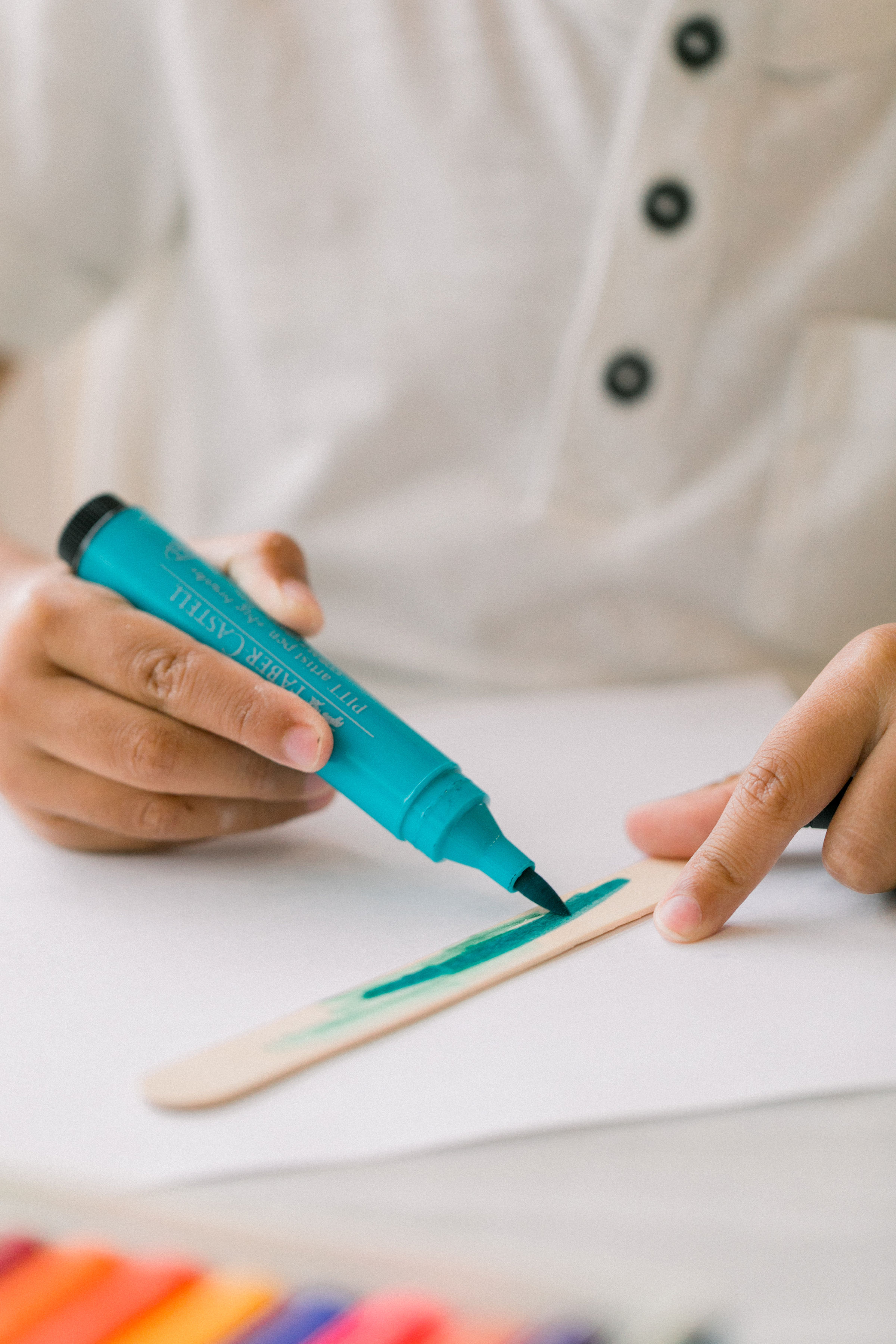  Make your own DIY Clothespin Airplanes with Hello Rascal Kids. 