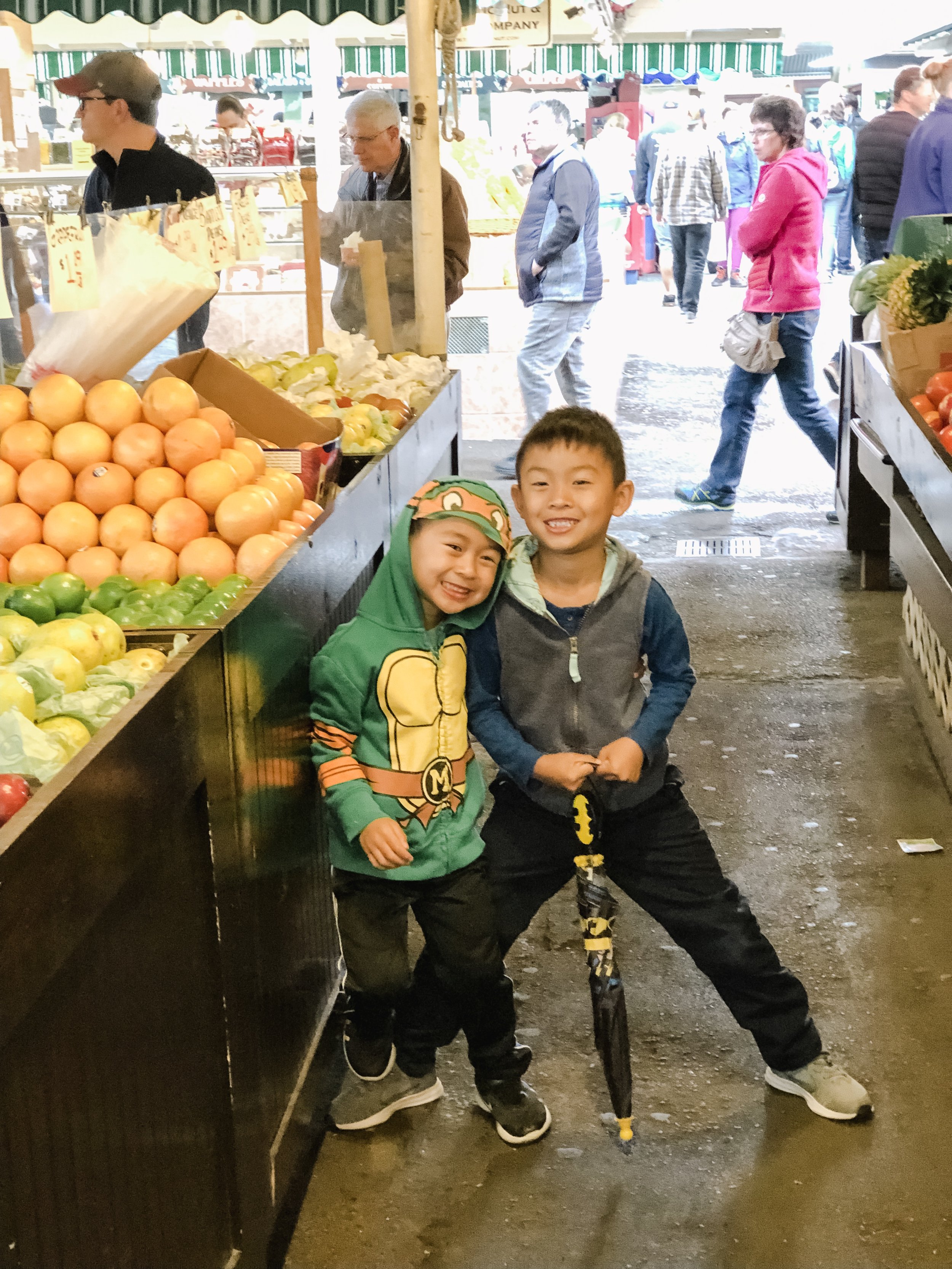  Farmer’s Market with Kids on Hello Rascal Kids. 
