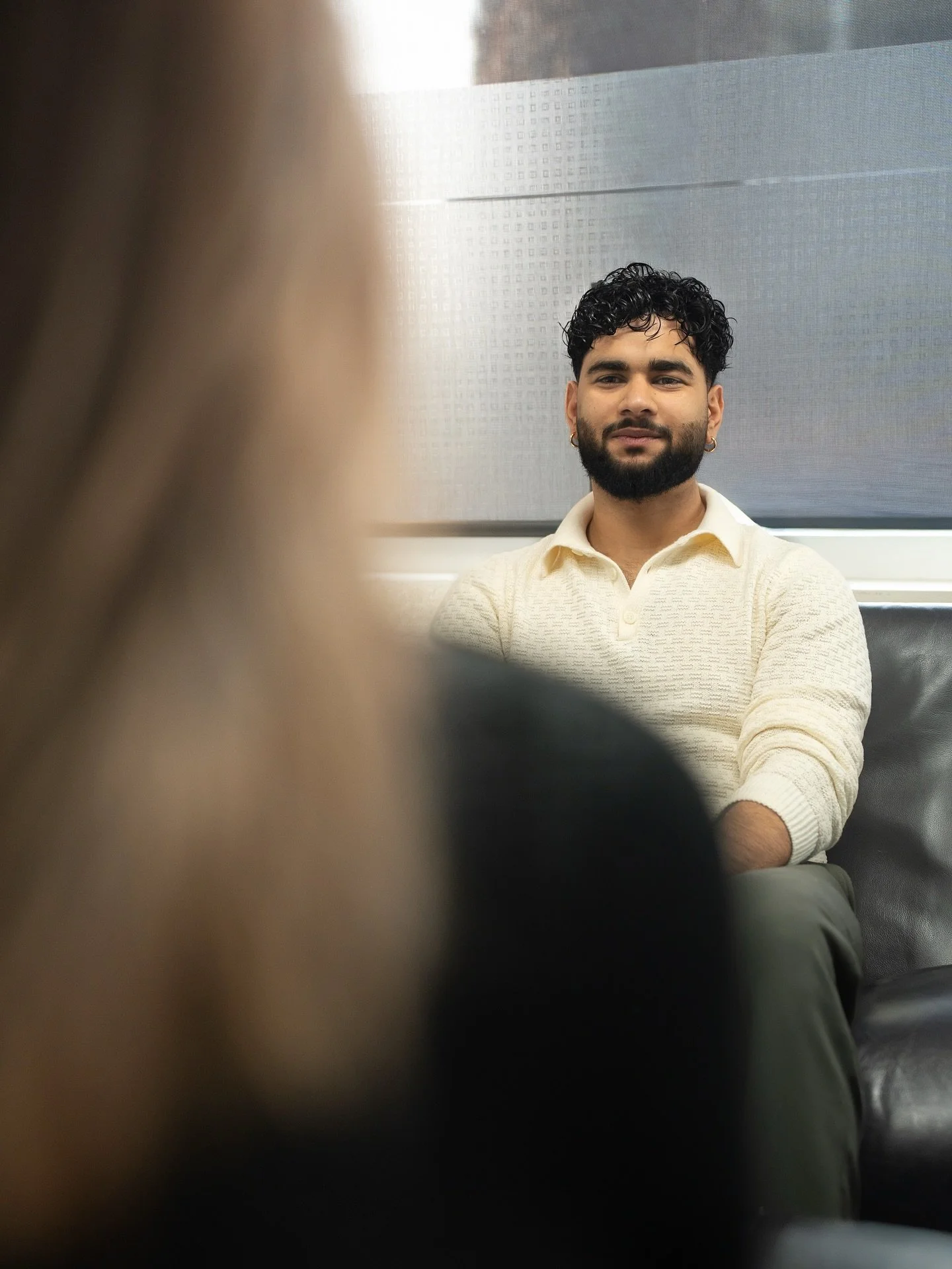 Counselling does not have to start in crisis. 

Our model focuses on early support, offering up to 7 sessions for young adults navigating stress, anxiety, and life transitions. A place to begin, without needing to have everything figured out!

You ca