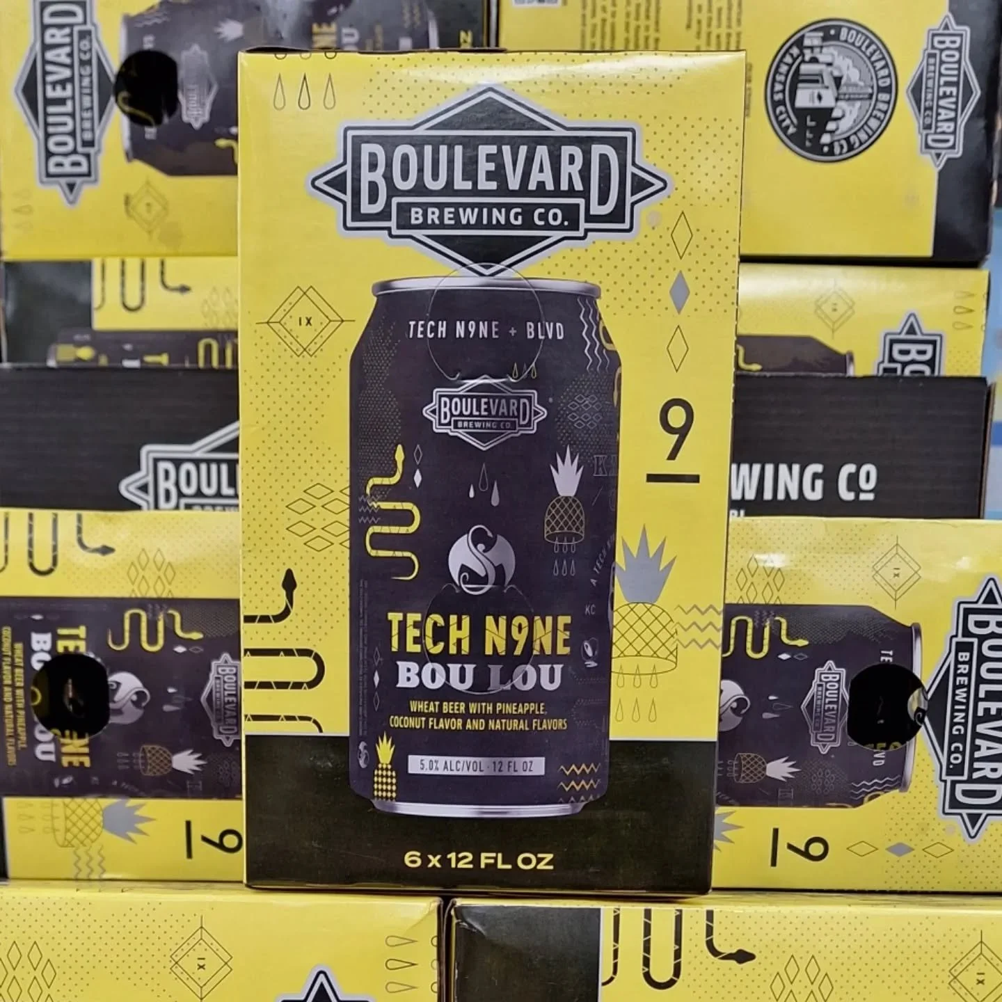 Deep #discount #beer! @boulevard_beer BouLou &amp; @yuenglingbeer Flight for under $5 a sixer! What a deal! Exclamation points! #ontherocksliquor #lawrenceks