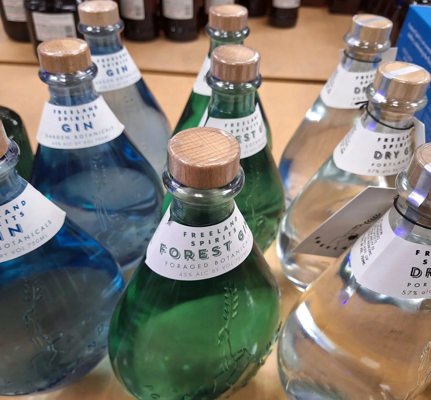 That @freelandspirits #gin is awfully pretty, but it's even more tasty. A little something for everyone. Woman-owned &amp; ran, this Oregon distillery is one of our absolute faves. #ontherocksliquor #lawrenceks