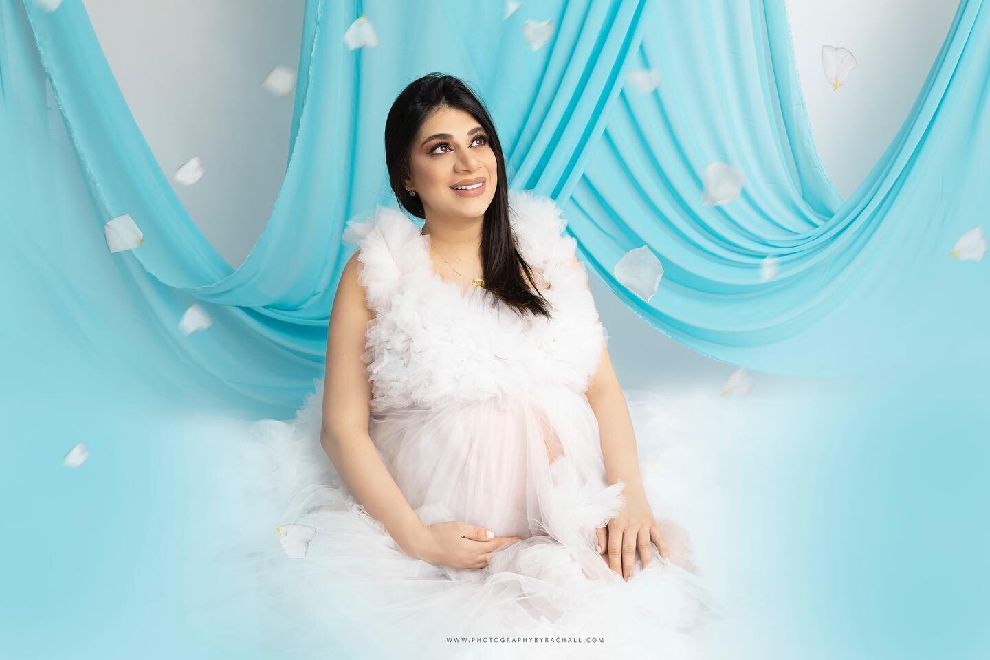 Maternity sessions to make you glow ✨ 

Bookings: +96170415050 or click the CONTACT BUTTON 

#newborns#newbornphotography #newbornworkshop #newbornphotographer #pregnancyphotoshoot #pregnancyphotography #maternityphotography #babyphotography #photogr