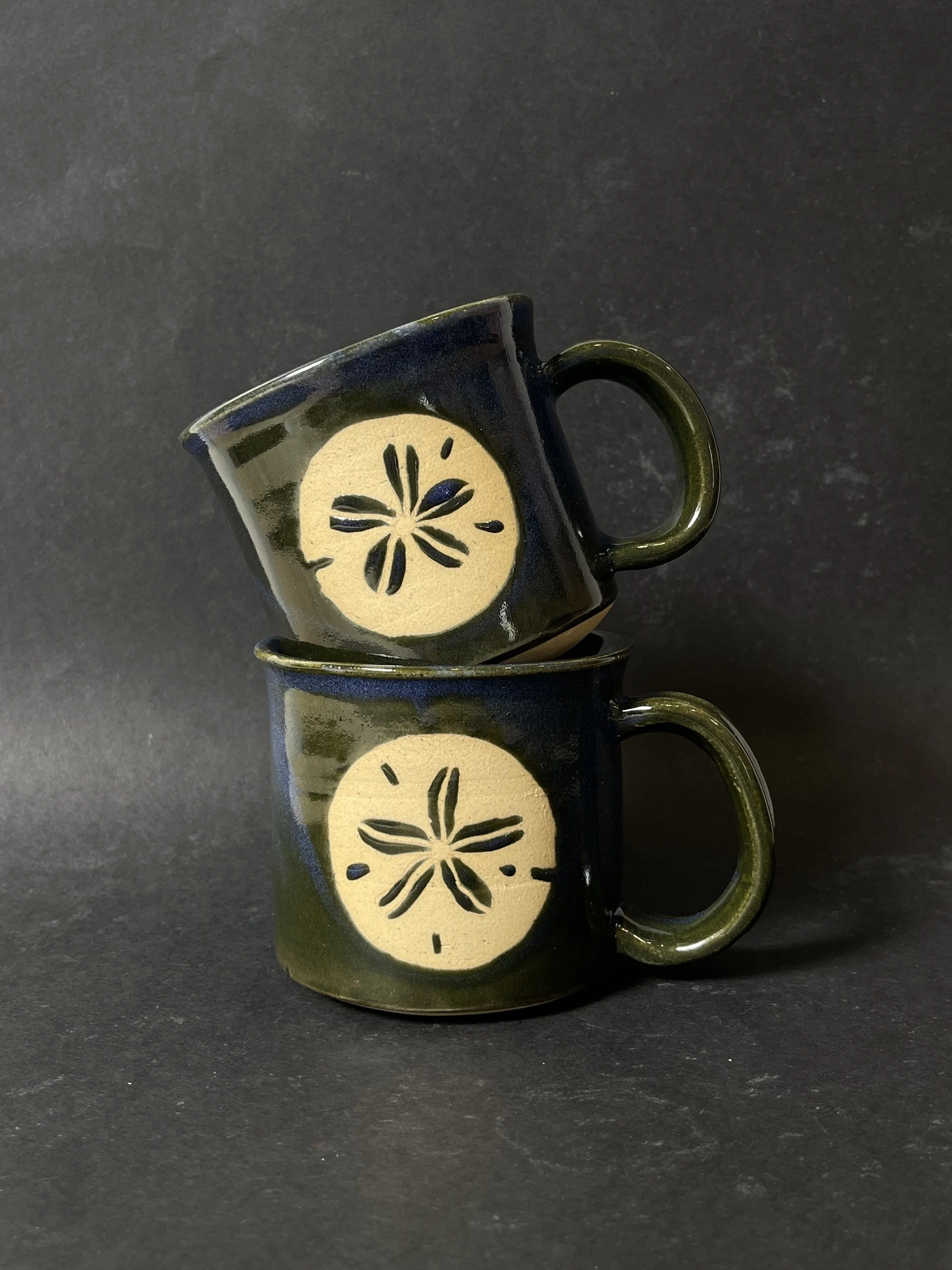 Medium Deep Sea Sand Dollar Camper Mug