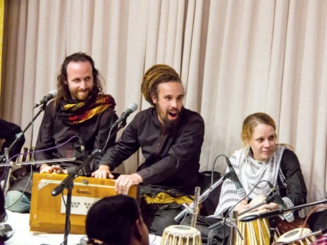 amina-first-woman-tabla-player.jpg