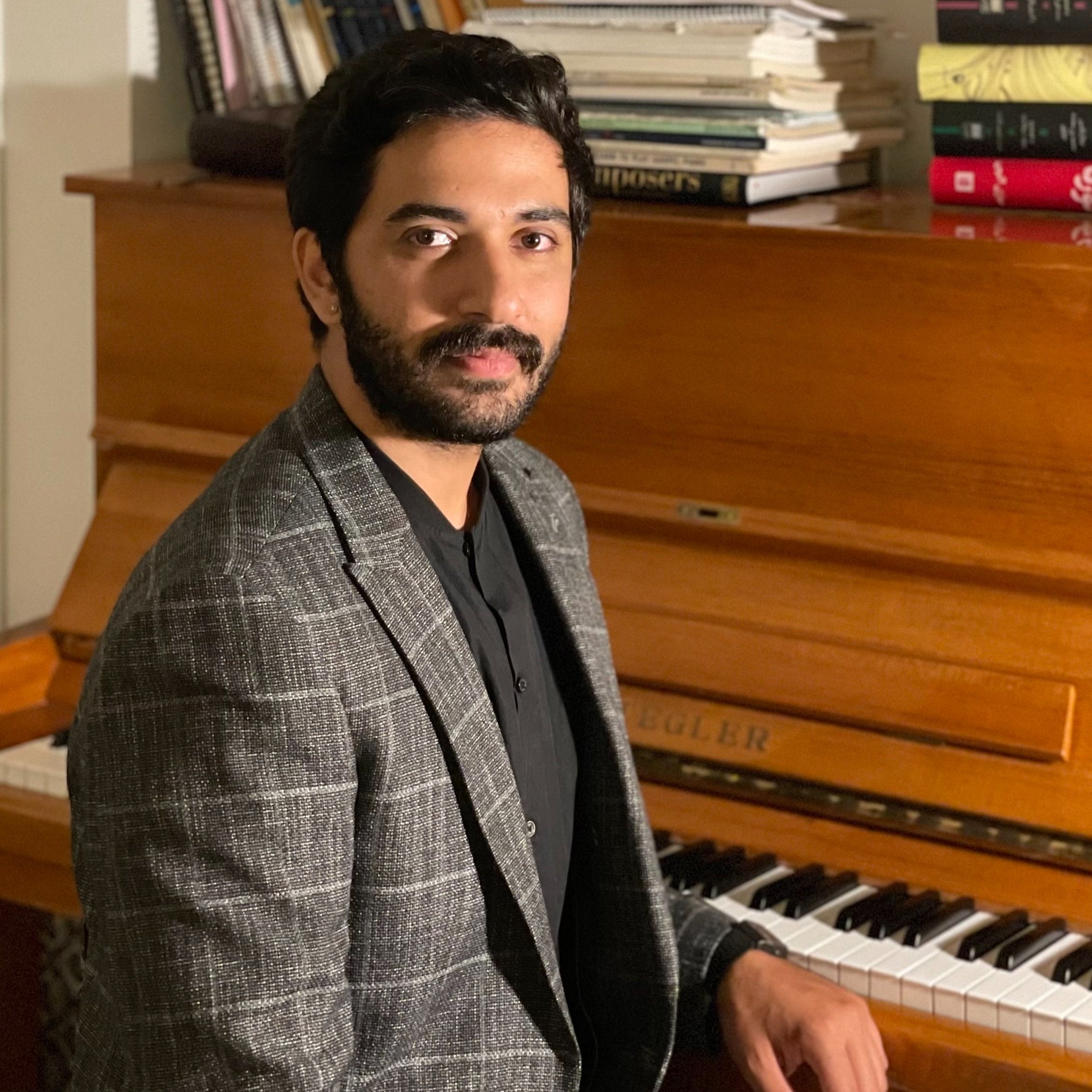 Mehran Bzorgpour (piano)