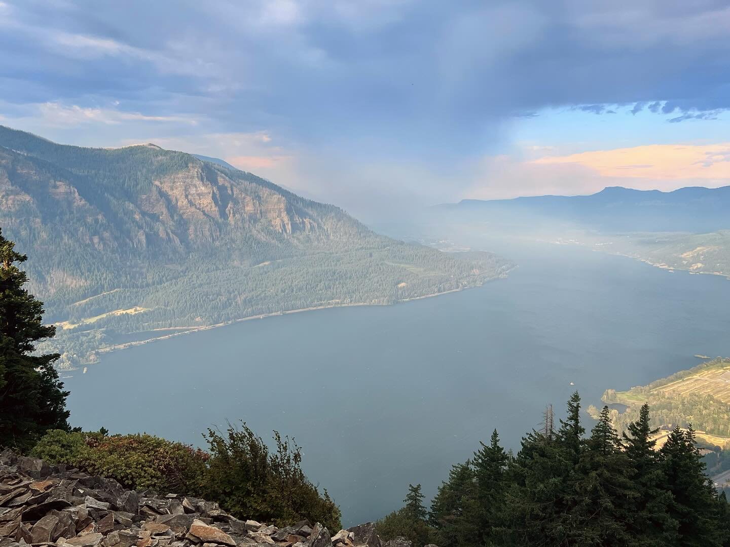 Slightly smokey, completely beautiful Saturday morning on Wind Mountain.
🌬️⛰️🐈&zwj;⬛🐈