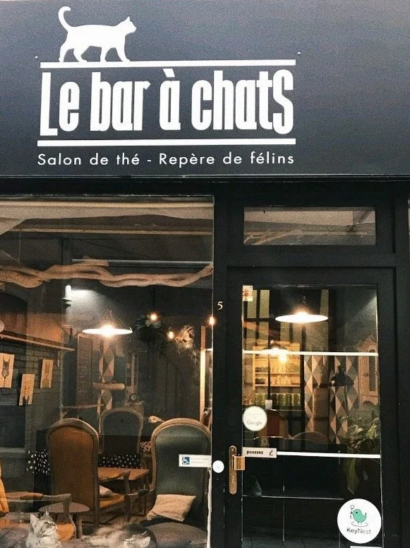 Airbnb key exchange cafe in France
