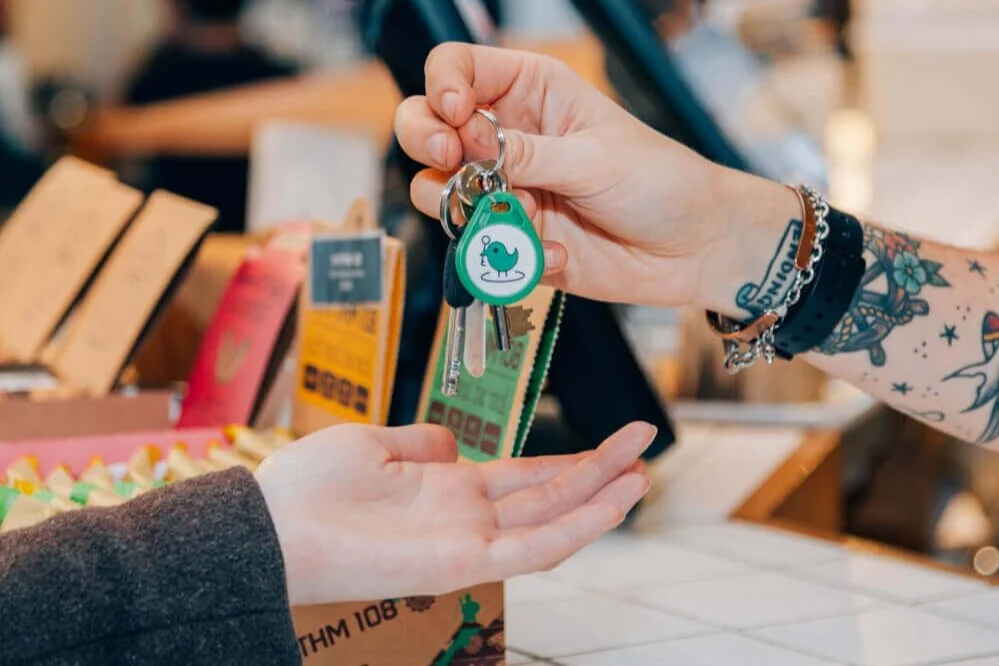 6 solutions for handing keys to your Airbnb guests