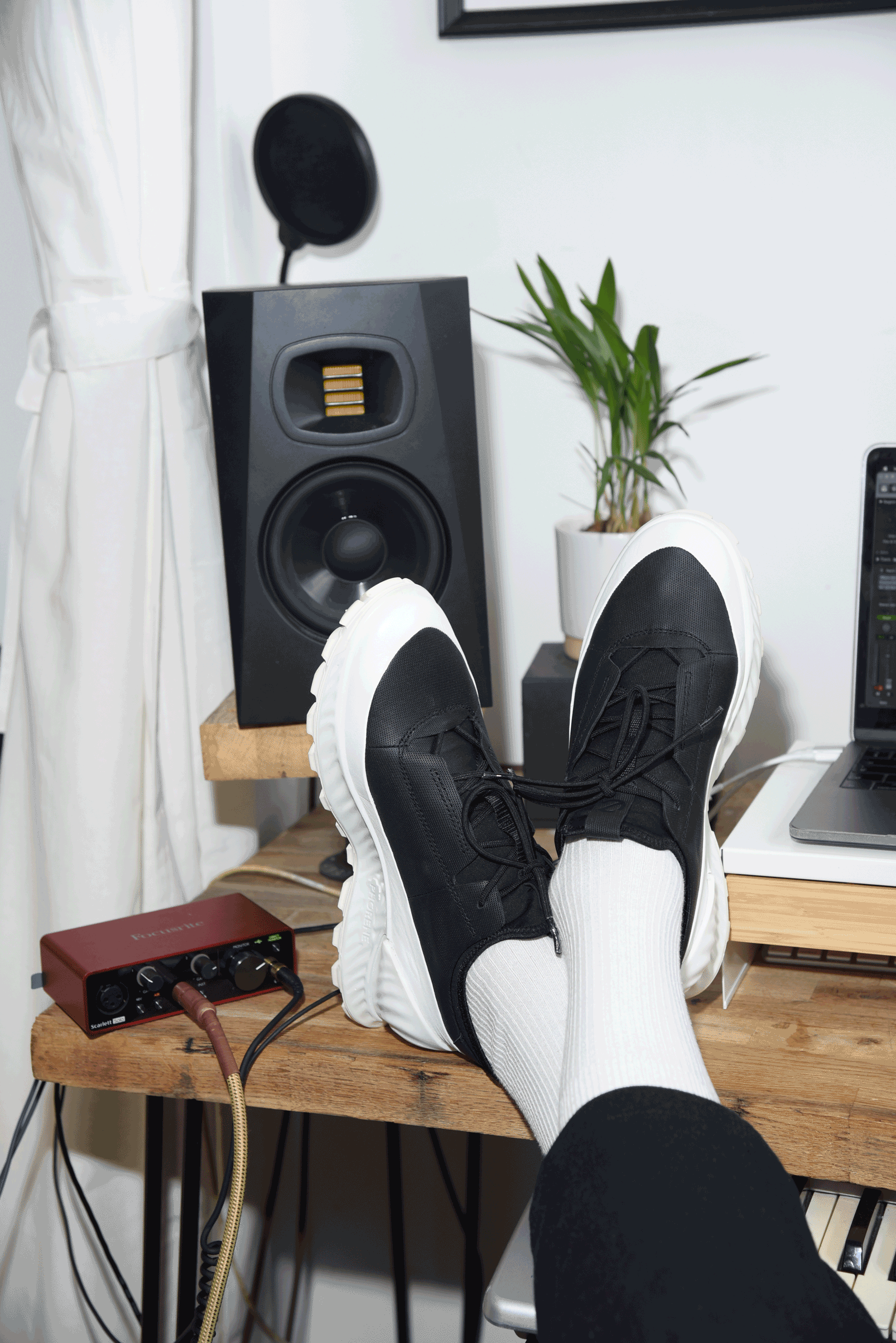 Black Shoes 1.gif