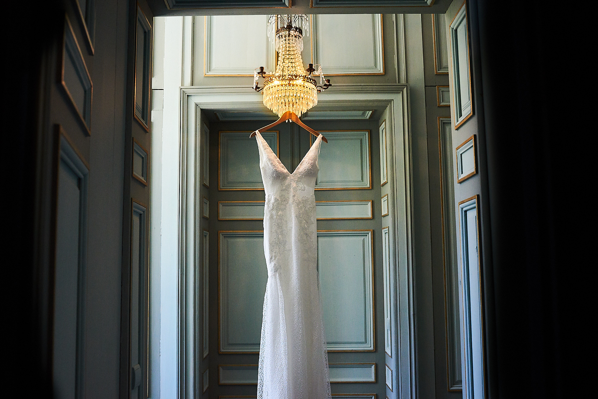 The dress - Wedding at Chateau la Durantie Dordogne, France. Wedding photographer in Clermont-Ferrand Bordeaux