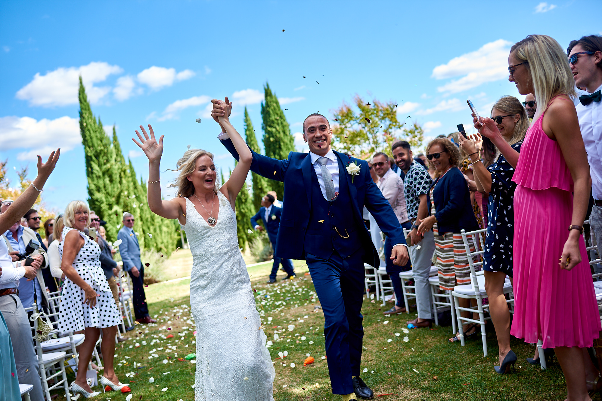Wedding at Chateau la Durantie Dordogne, France. Wedding photographer in Clermont-Ferrand Bordeaux