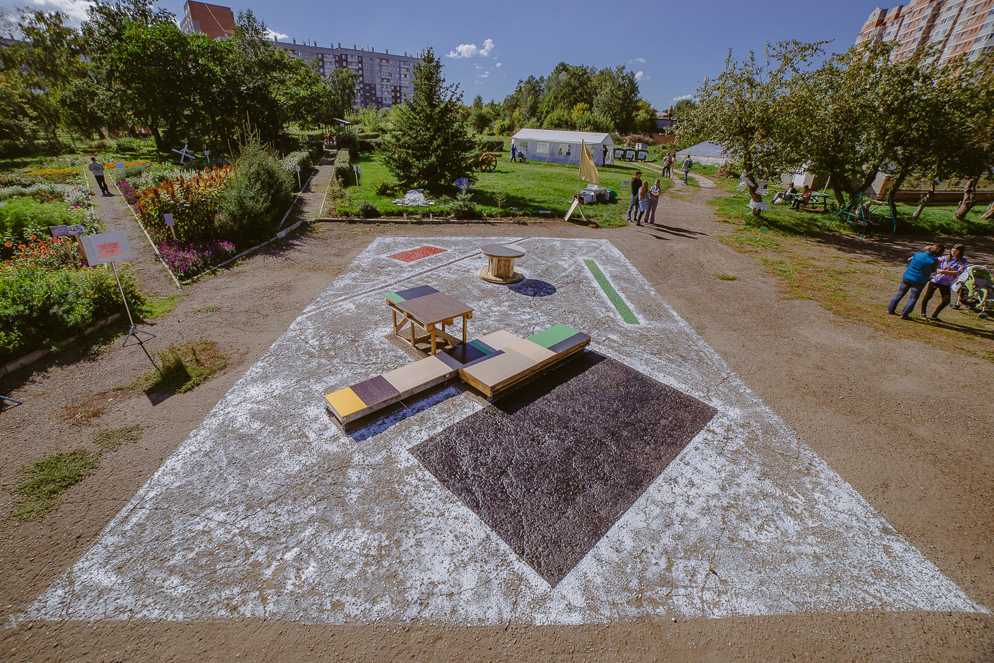 The integration of the composition in the park