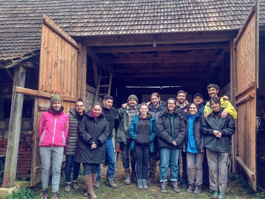  Deschizând șura și grădina de la Petrinzel pentru primul atelier de grădinărit // Opening the barn and garden at Petrinzel for the first gardening workshop 