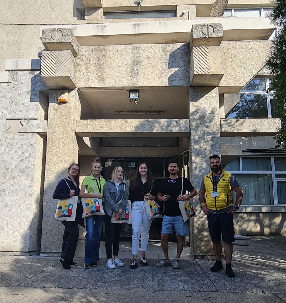  Împreună cu un grup de 5 studenți de la departamentul de arhitectură din Facultatea de Constructii, Cadastru si Arhitectura Oradea: am parte la evenimentul Erasmus+ Blended intensive program "Liminal Spaces of Living" alături de studenți și cercetăt