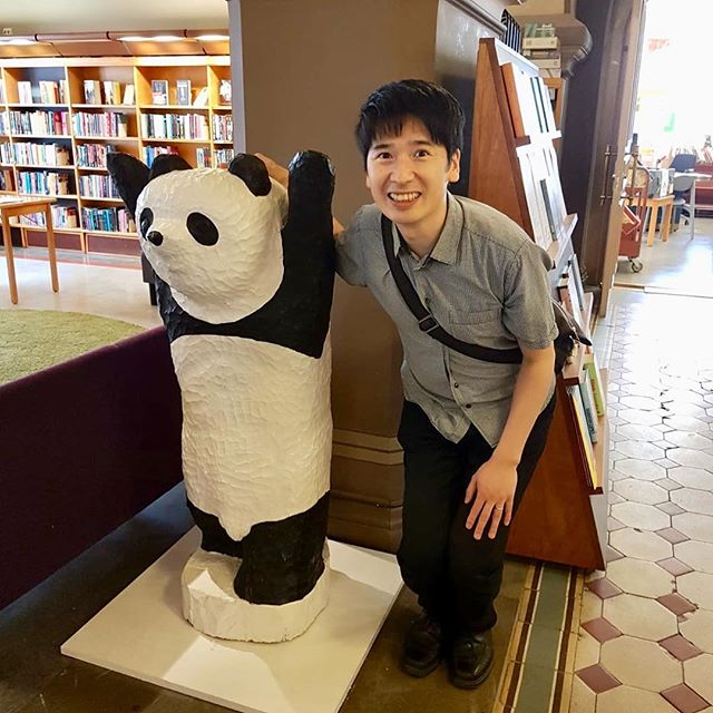 Panda muutti Rikhardinkadun kirjastoon!
Panda moved into Rikhardinkatu library! 
パンダの彫刻がヘルシンキのリカルディンカトゥ図書館に引っ越して来ました。
#rikhardinkadunkirjasto #s&ouml;p&ouml; #yasushikoyama