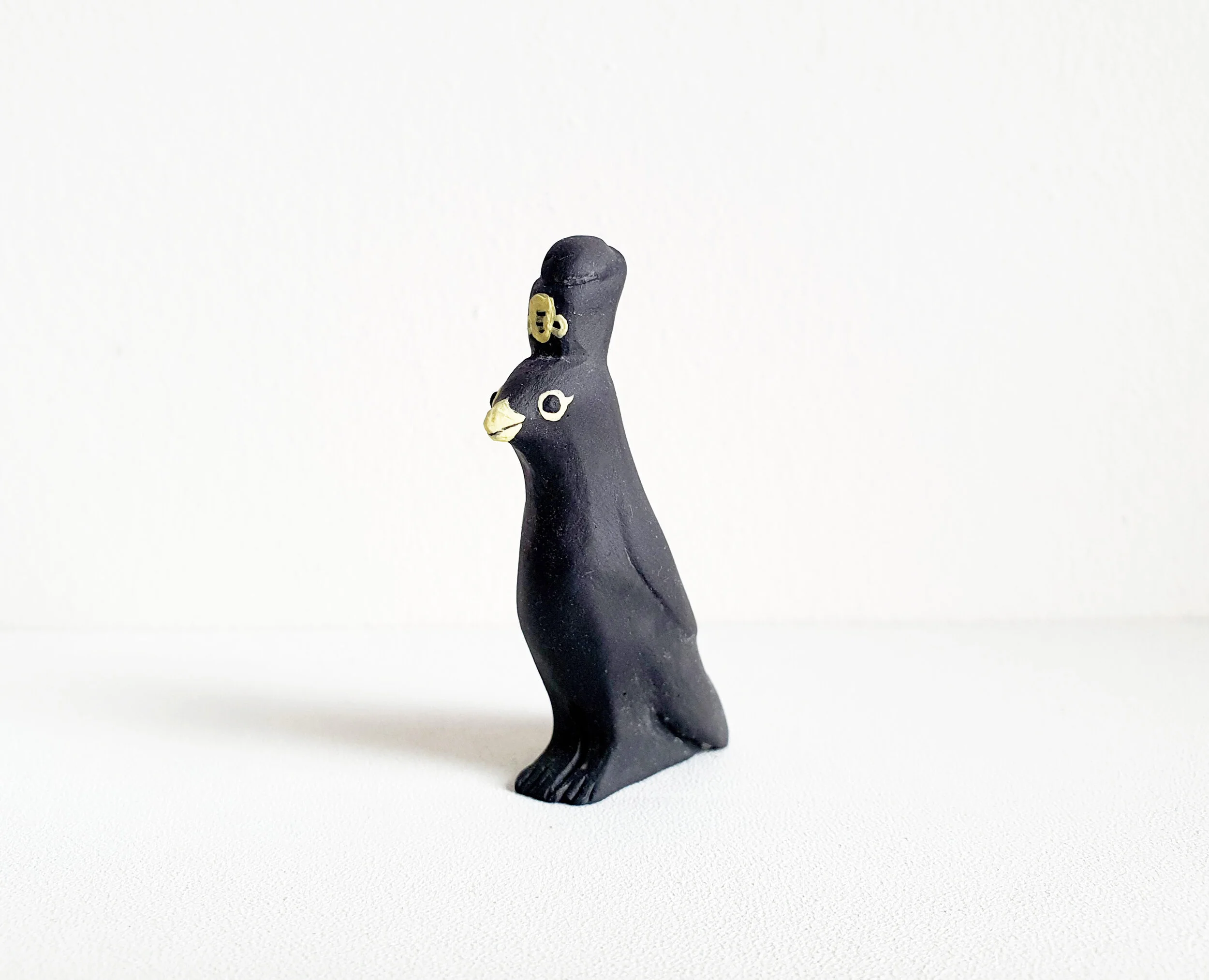 Horus / 6 x 4 x 1.5 cm / ceramic / 2020