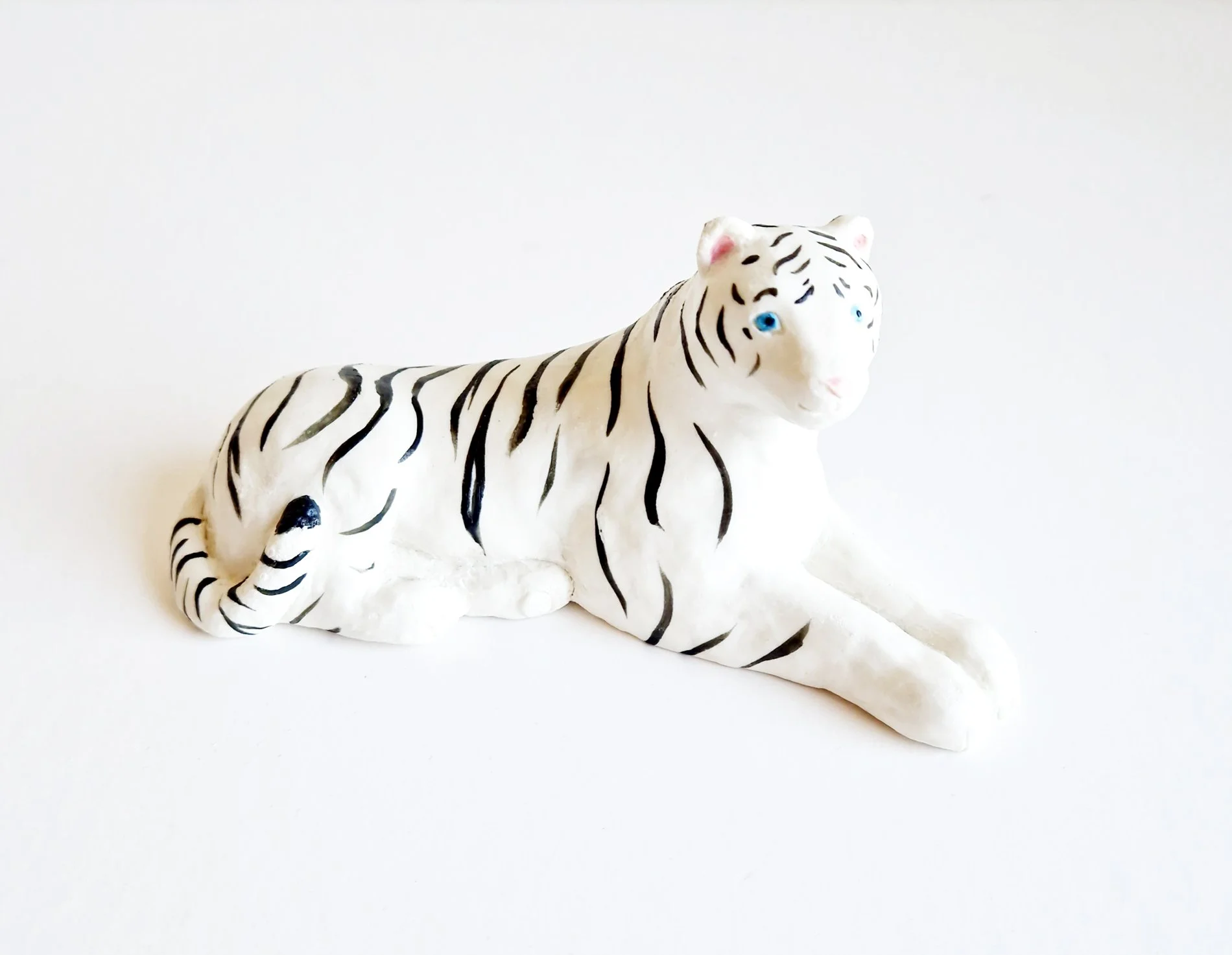 White tiger 4-1 (taidelainaamo).jpg