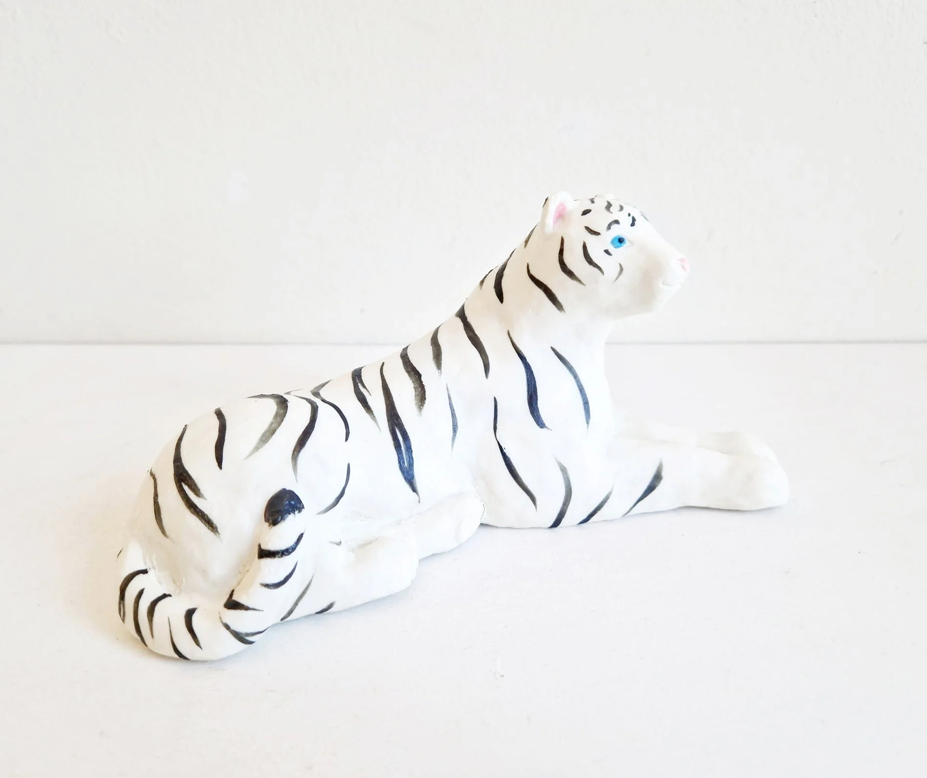 White tiger 4-2 (taidelainaamo).jpg