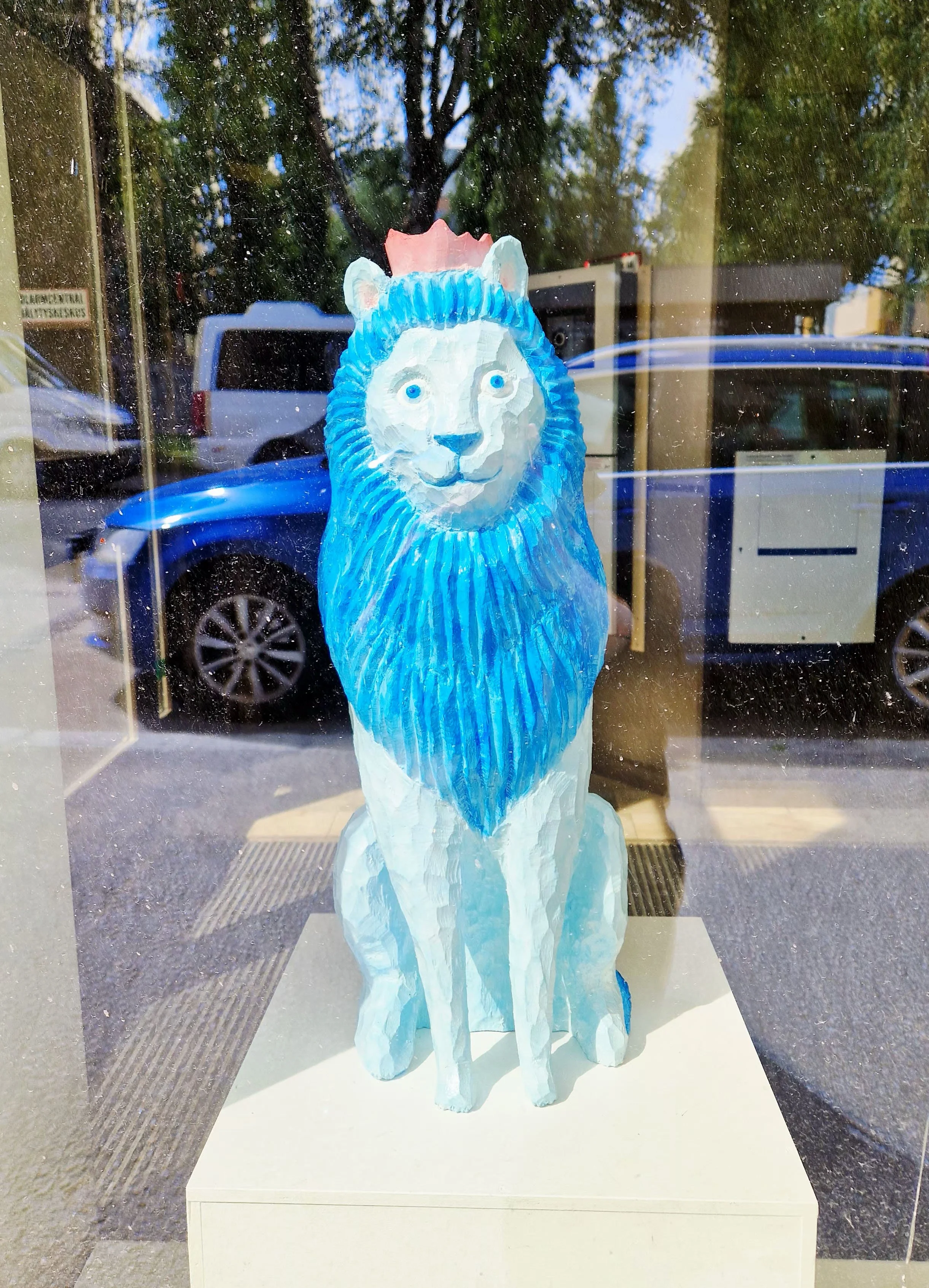 Jakobstad lion in Library 2.jpg