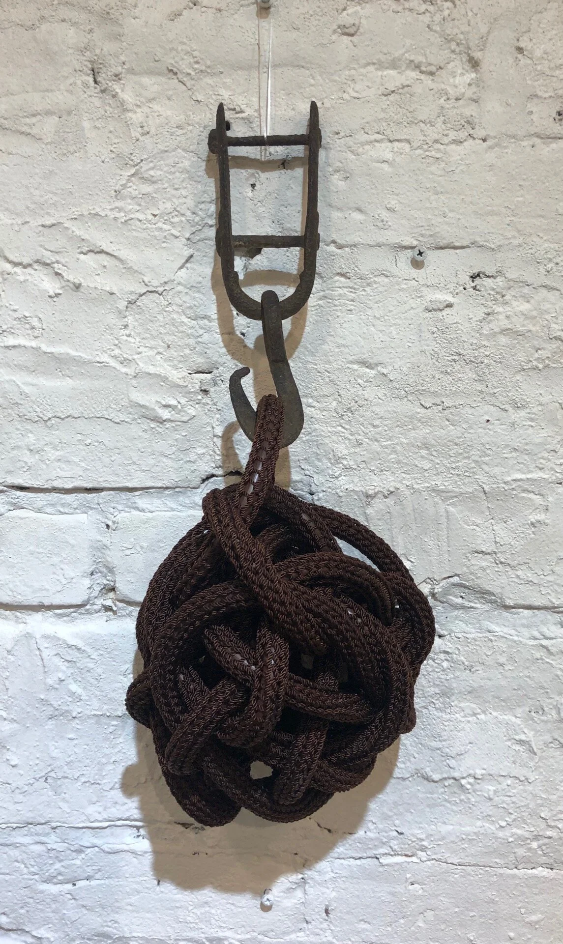 Bette Levy : In a Knot