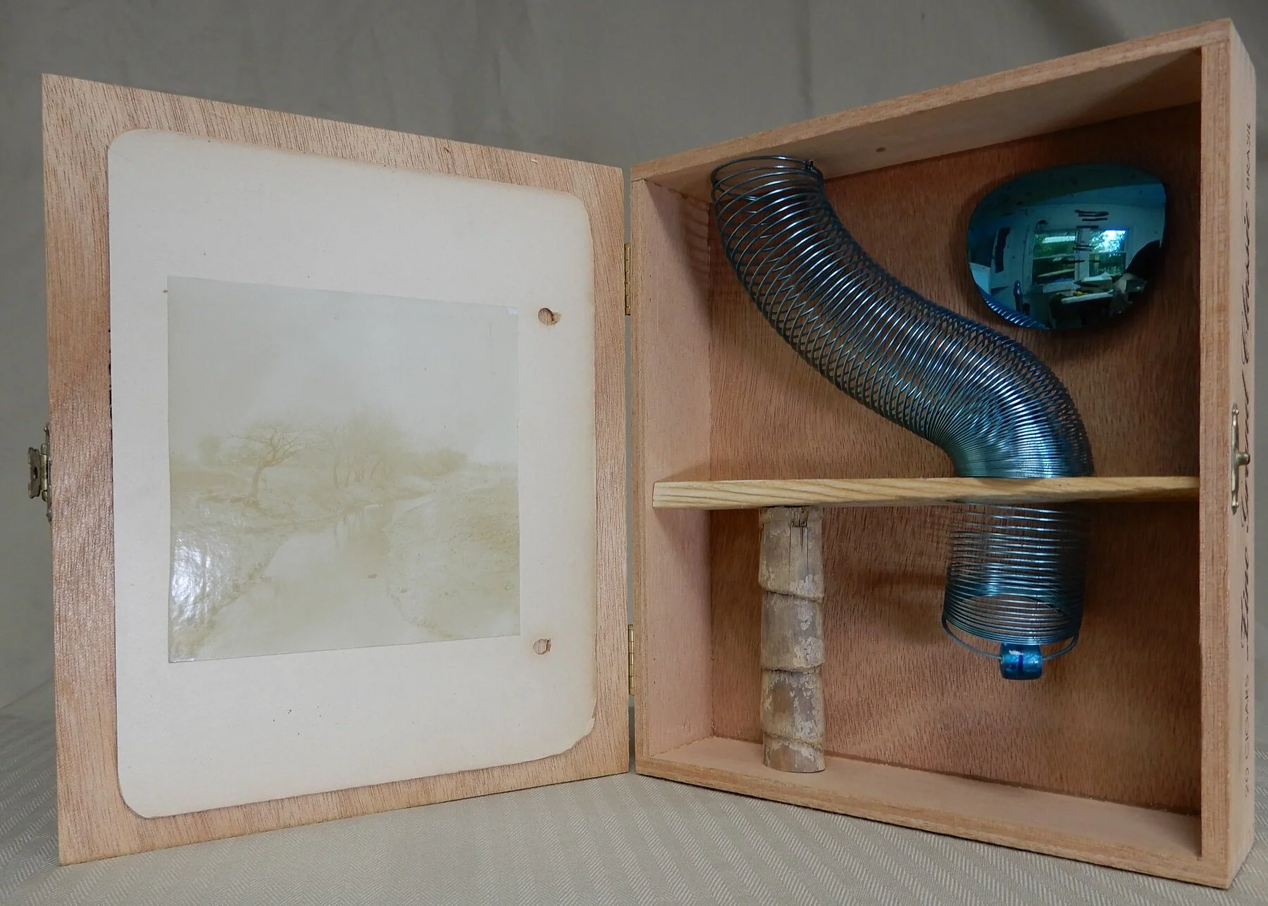 Kathleen Loomis : Slinky Box