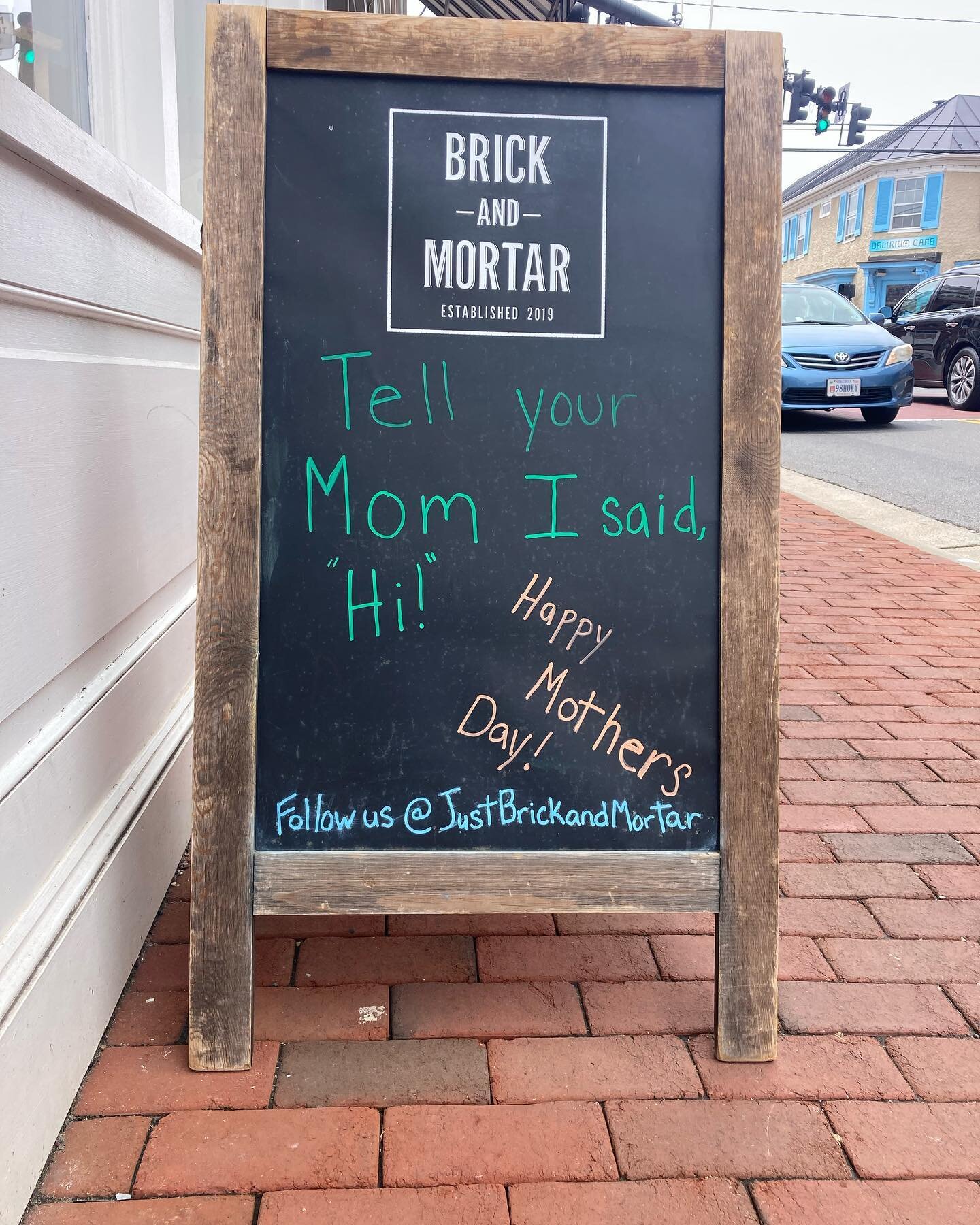 We got yummy sip and shops happening today! Treat your mom to an afternoon of shopping (and sipping) plus 20% off all candles for you last minute gifters!