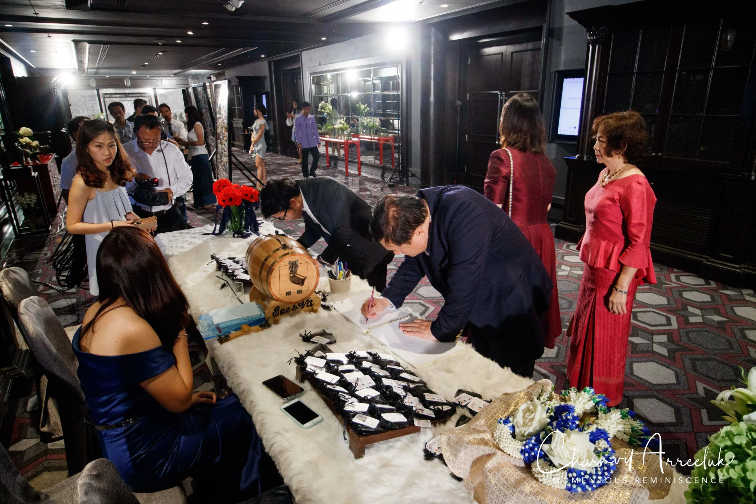 Gae Vit - Wedding Watermark-256_Resize.jpg