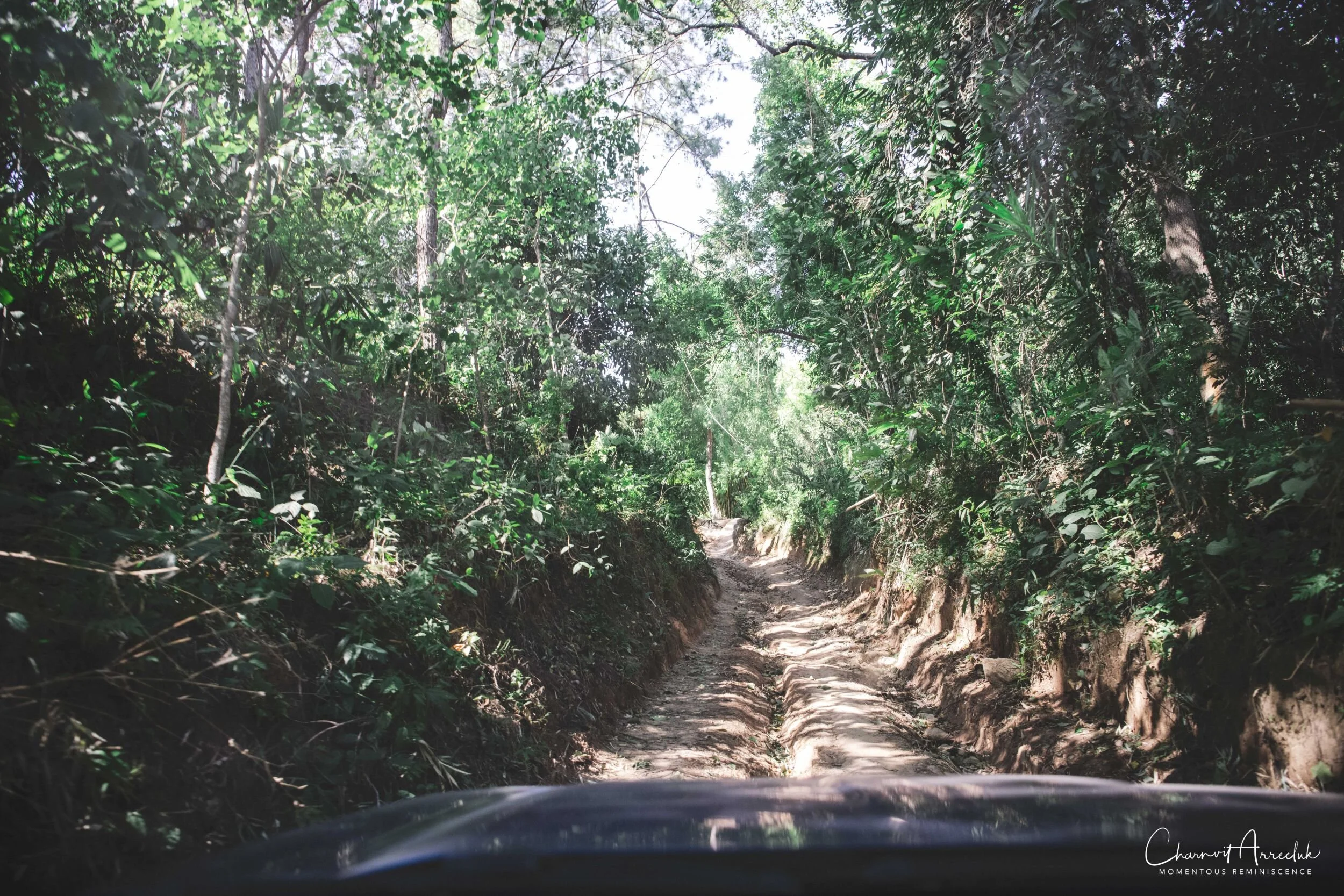 ในรูปนี้ สถานที่จริงชันมากๆและเป็นเส้นทางยาว หากมาในหน้าฝน ต้องลุย ต้อง Winch กันมันส์แน่นอนครับ