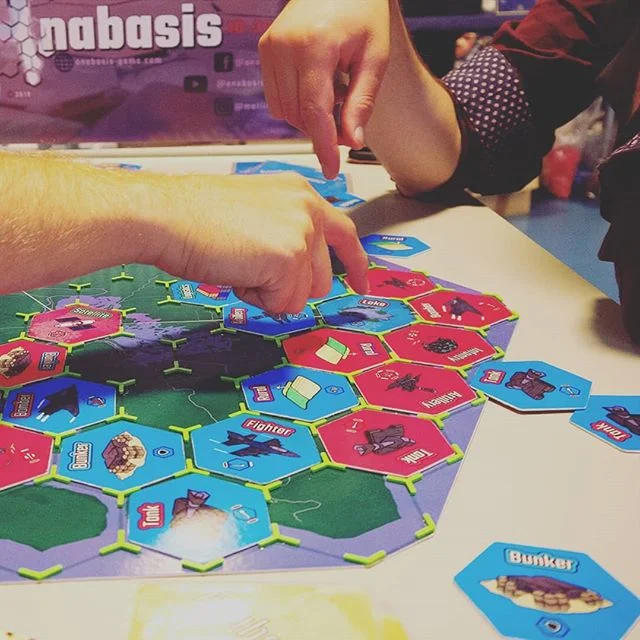 H&auml;r kommer ett par bilder fr&aring;n ig&aring;r! Detta var det f&ouml;rsta &ouml;ppna speltestet som vi i n&auml;tverket (Spelutveckling V&auml;st) arrangerat h&auml;r i Sk&ouml;vde. :)