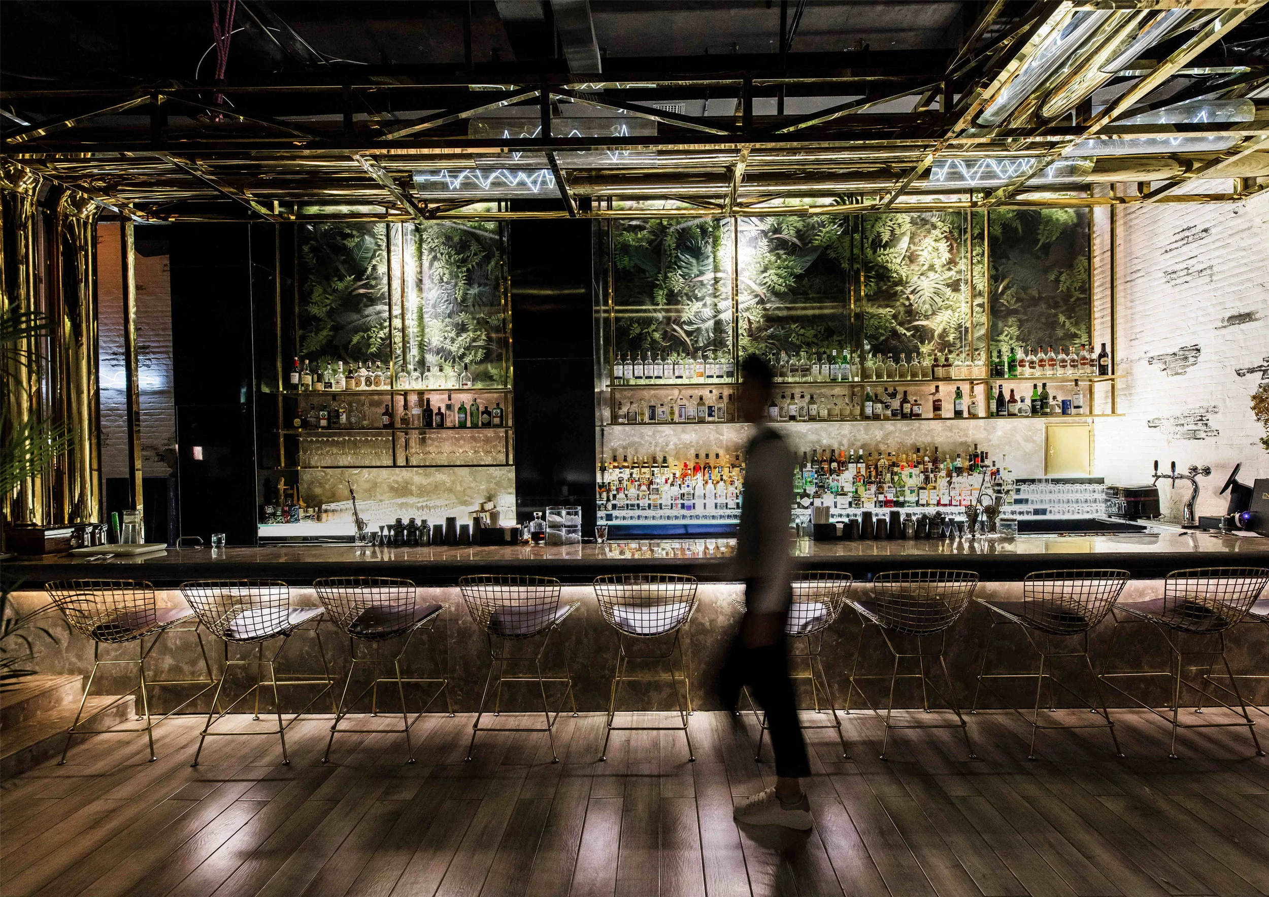 INS LOUNGE BAR10.jpg