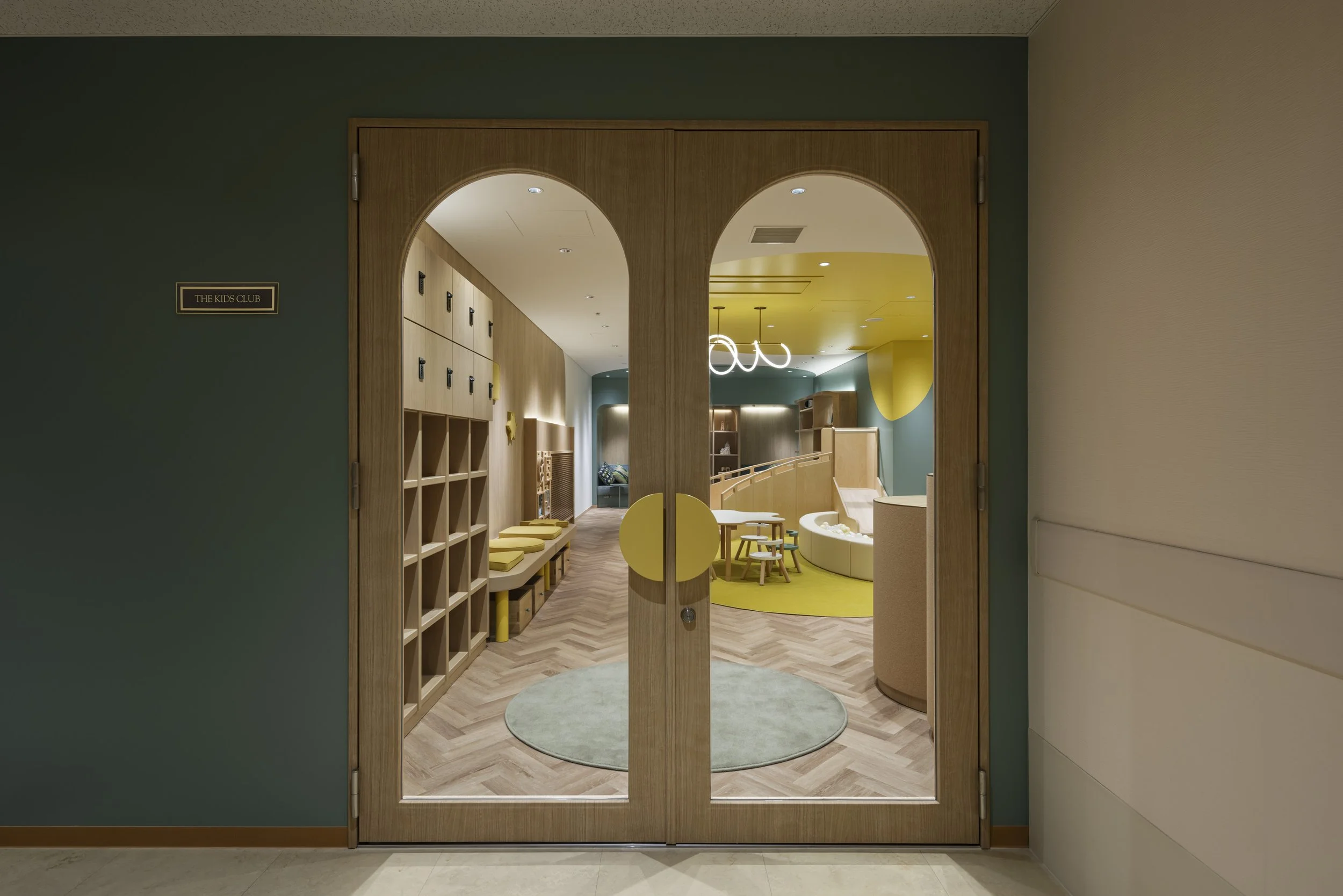 2_entrance.jpg