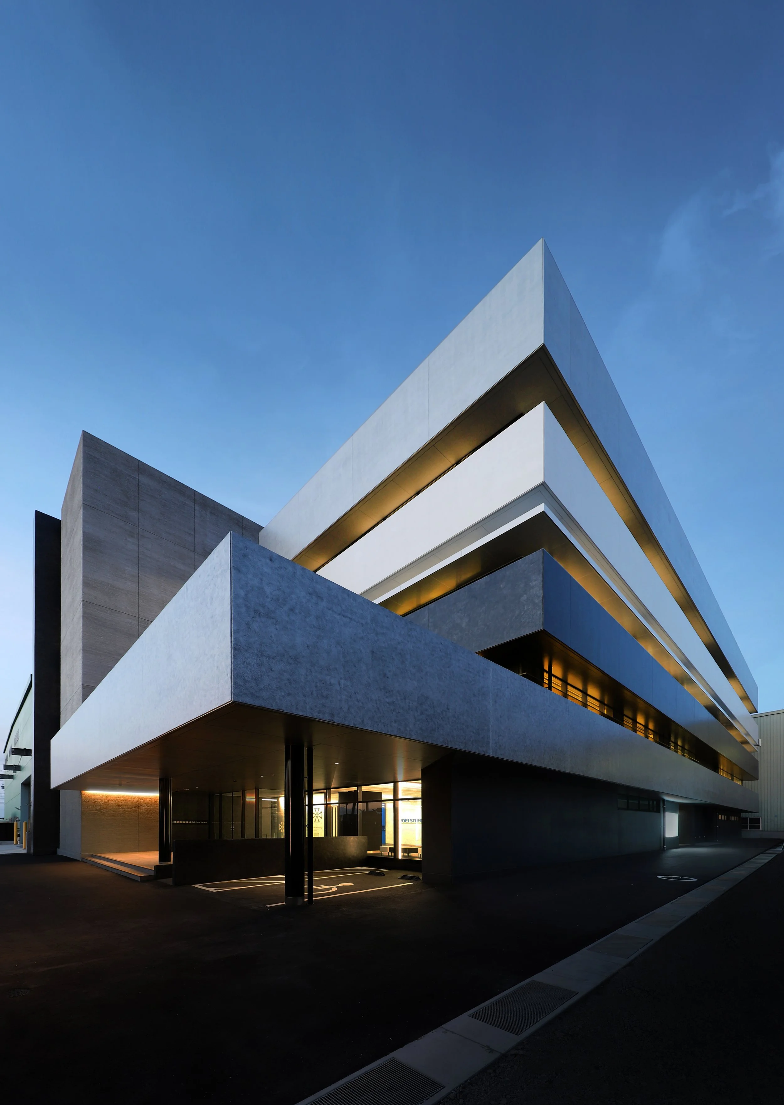 Kyoei Steel_08_facade.jpg
