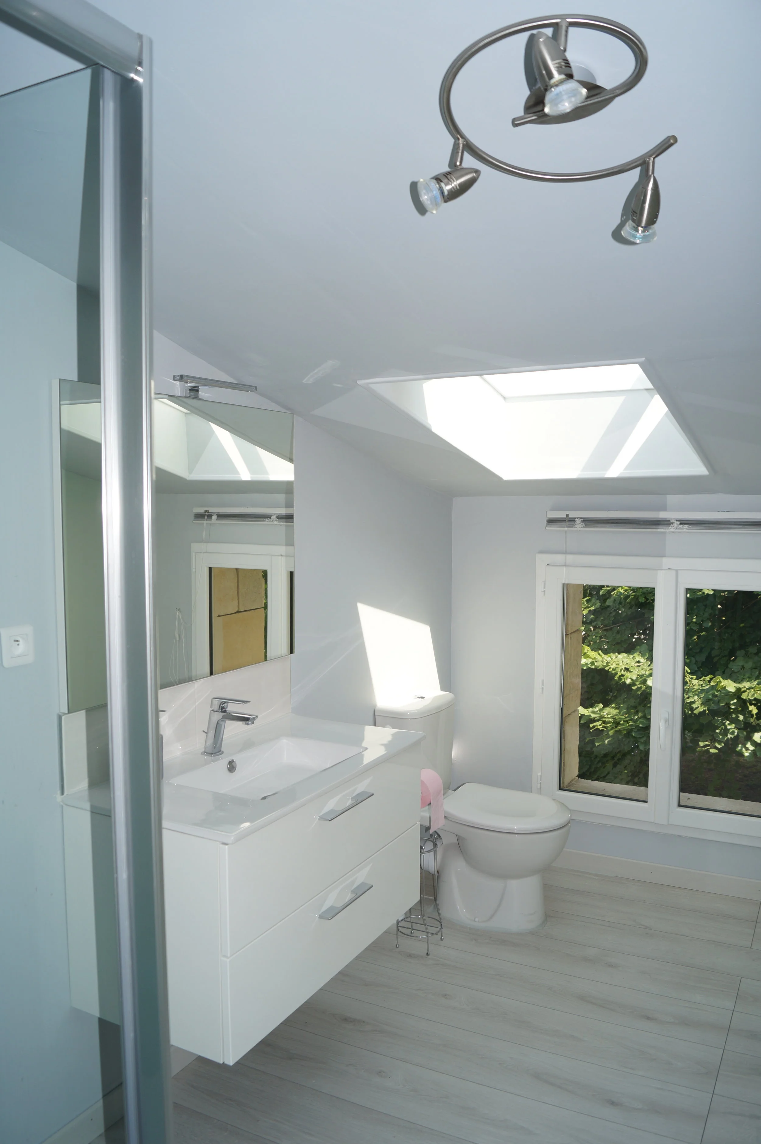 UPSTAIRS BATHROOM