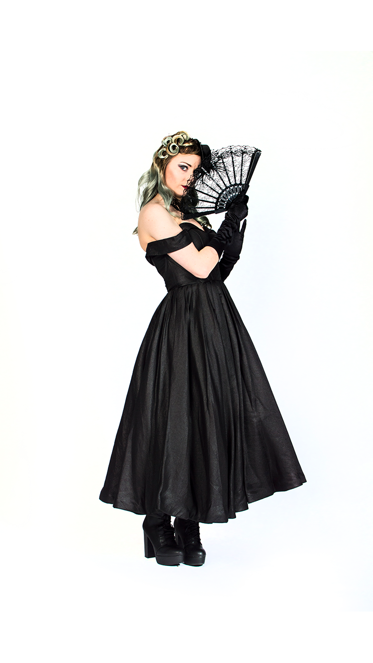 Gothic-Couture-fashion-show-portraits_0000s_0002_girl4_8.png