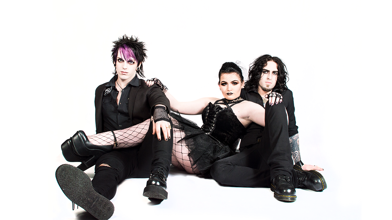 Cothic-Couture-Fashion-Show_0000s_0003_girl_3_withboys.png