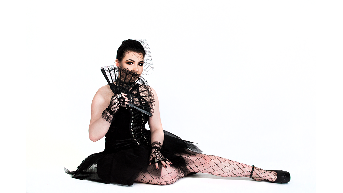 Cothic-Couture-Fashion-Show_0000s_0002_girl1_7.png