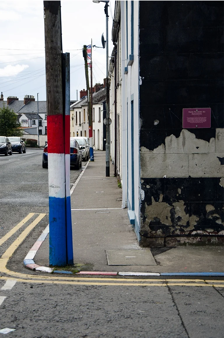 portrait_ni_ni_0000s_0002_street_post.png