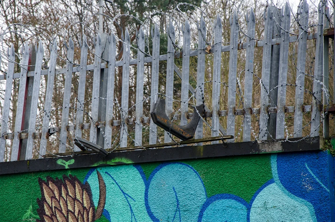 Derry_NI,NI_0000s_0057_bard_wire.png