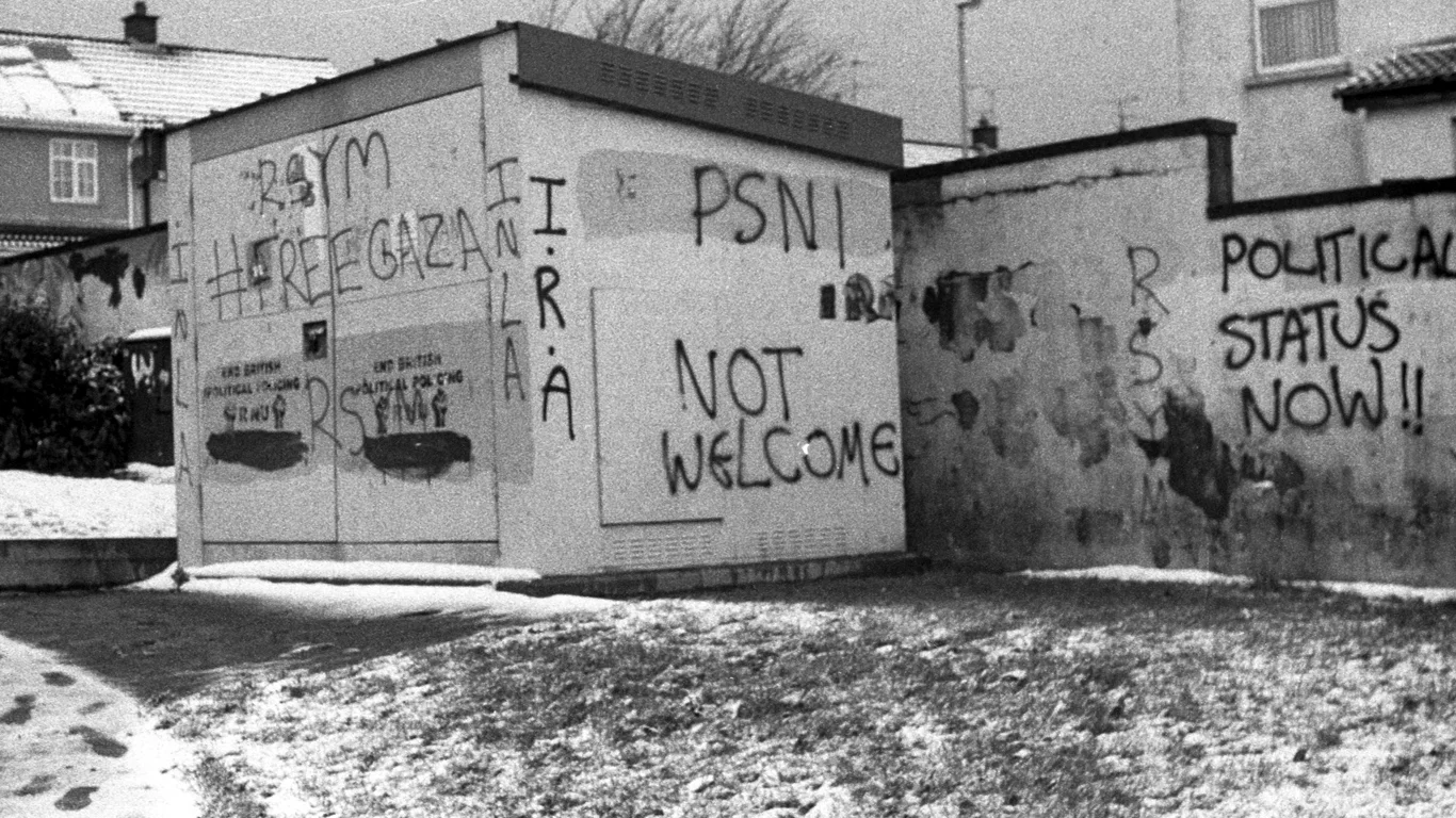 Derry_NI,NI_0000s_0038_filmstills_0000s_0001_Layer-3.png