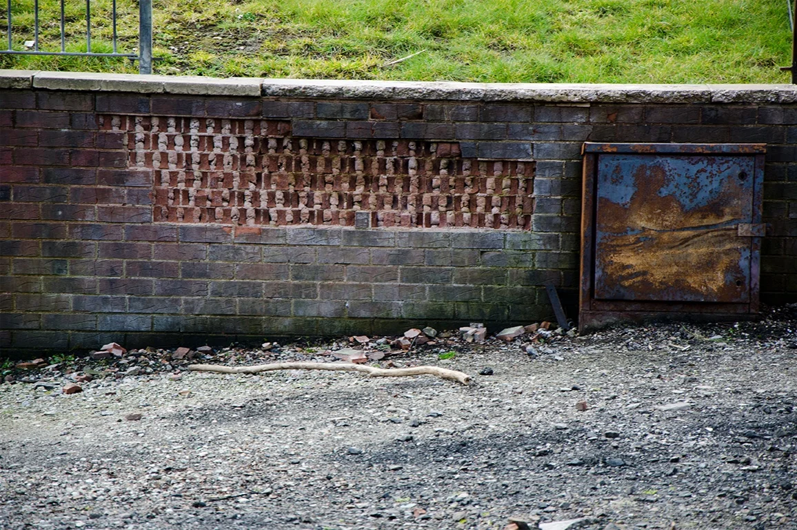 Derry_NI,NI_0000s_0017_stone_wall.png