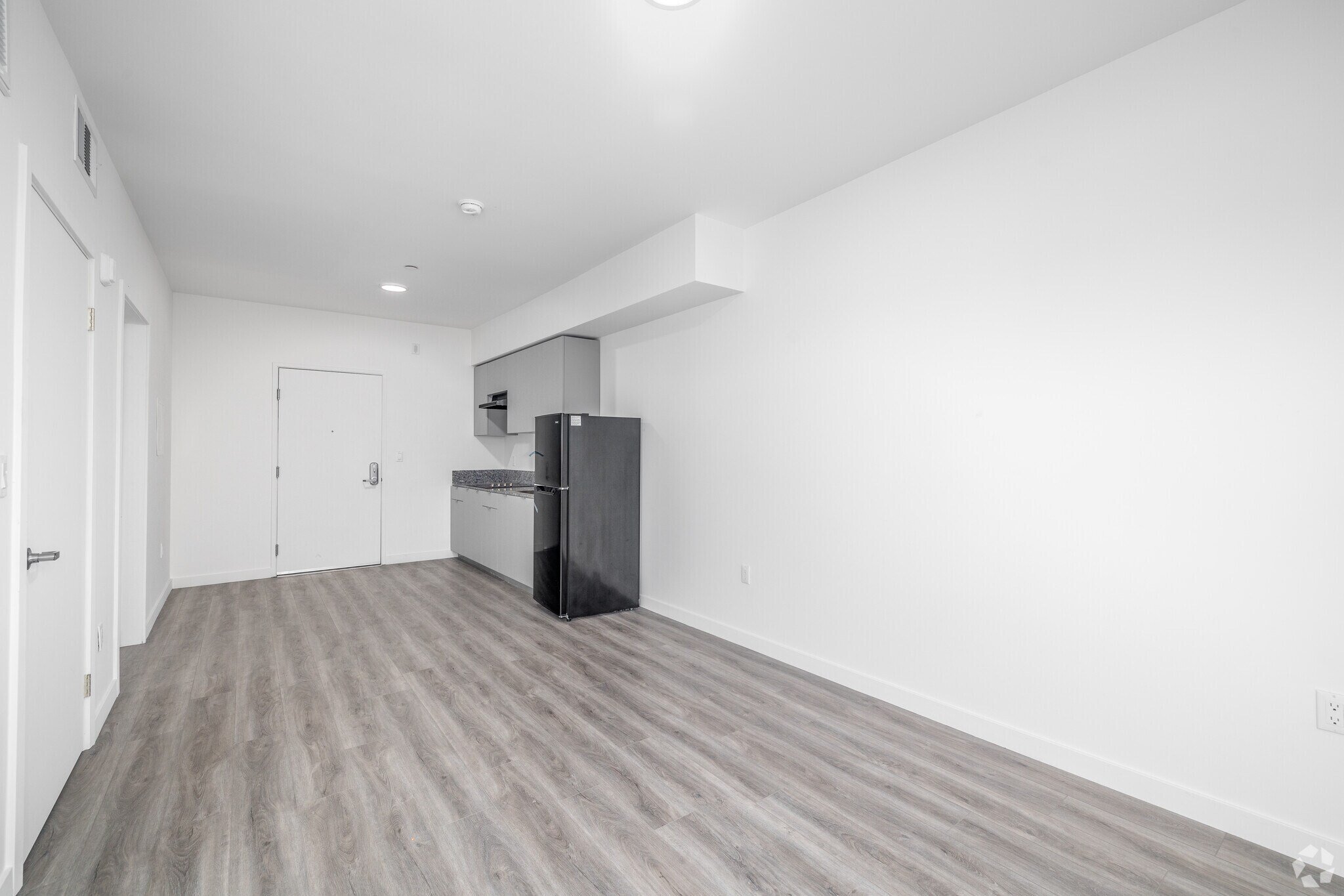 300 W 60th St 6.jpg