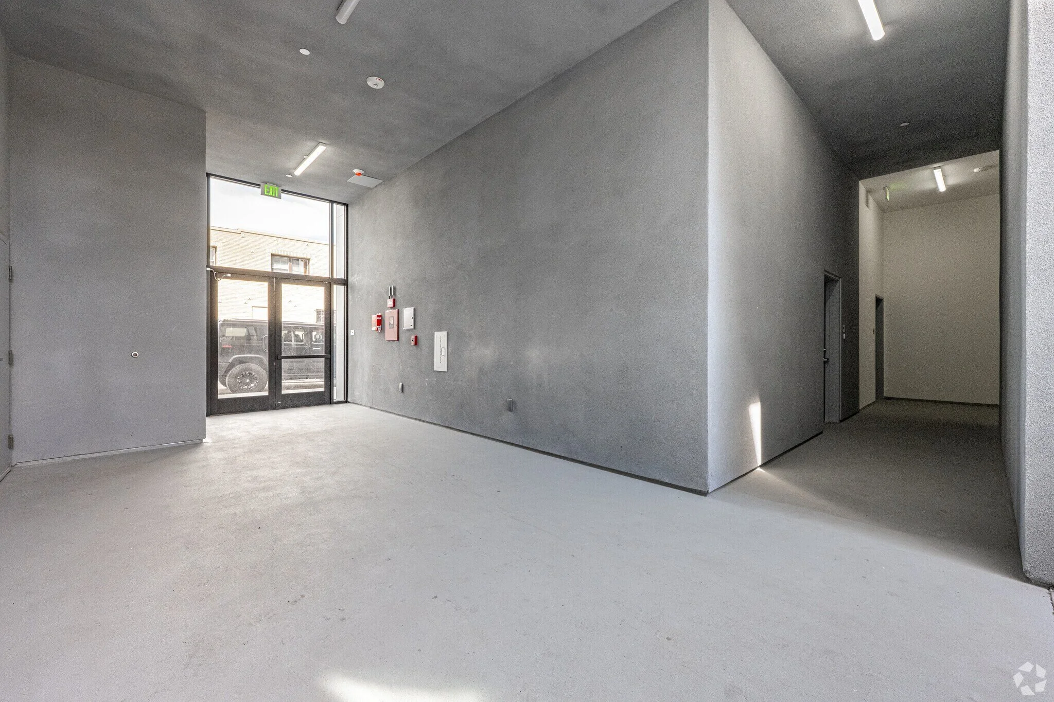 _300 W 60th St 20.jpg