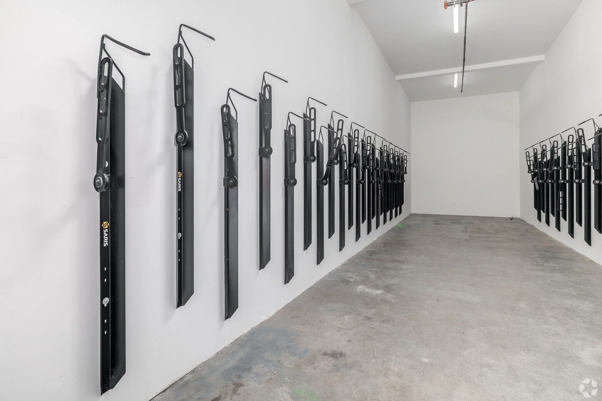 _300 W 60th St 18.jpg