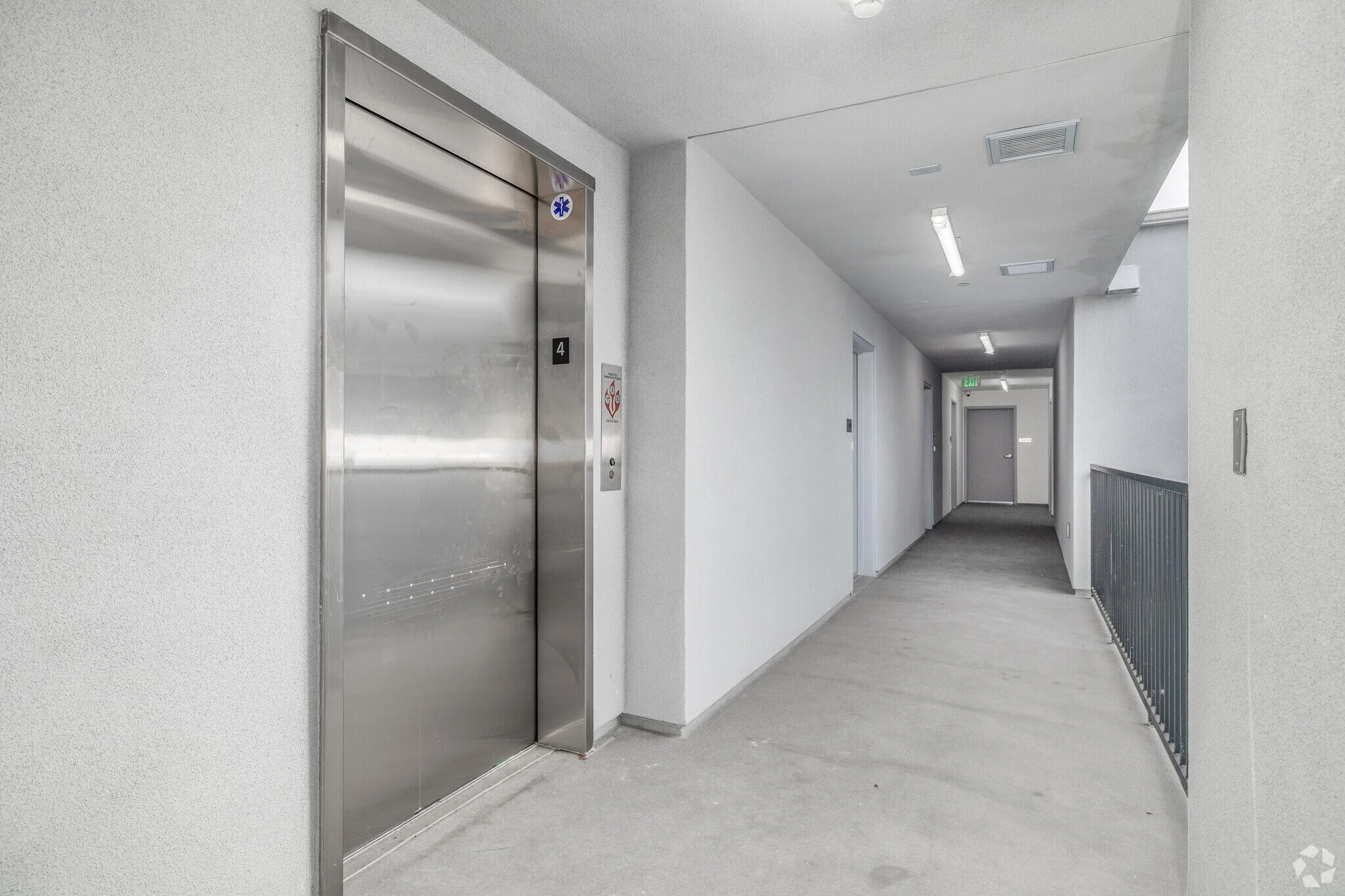 _300 W 60th St 19.jpg